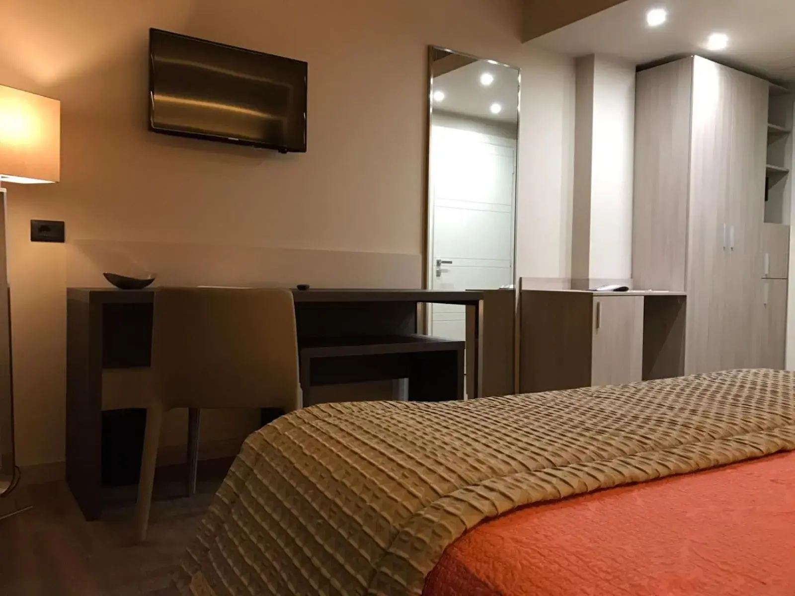 Double Room with Disability Access in Archeo Hotel Double Room with Disability Access in Archeo Hotel