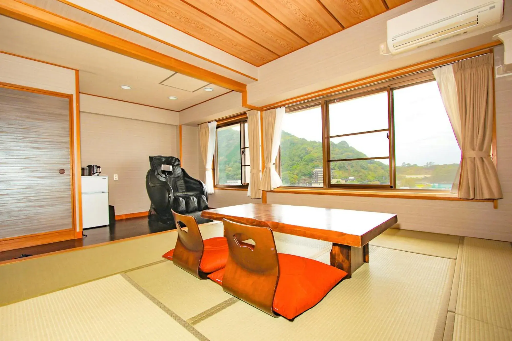 Superior Japanese-Western-Style-Room(Sea Side)(Top Floor) - single occupancy - Indoor Bath - Non-Smoking in Ooedo Onsen Monogatari Toi Marine Hotel Superior Japanese-Western-Style-Room(Sea Side)(Top Floor) - single occupancy - Indoor Bath - Non-Smoking in Ooedo Onsen Monogatari Toi Marine Hotel