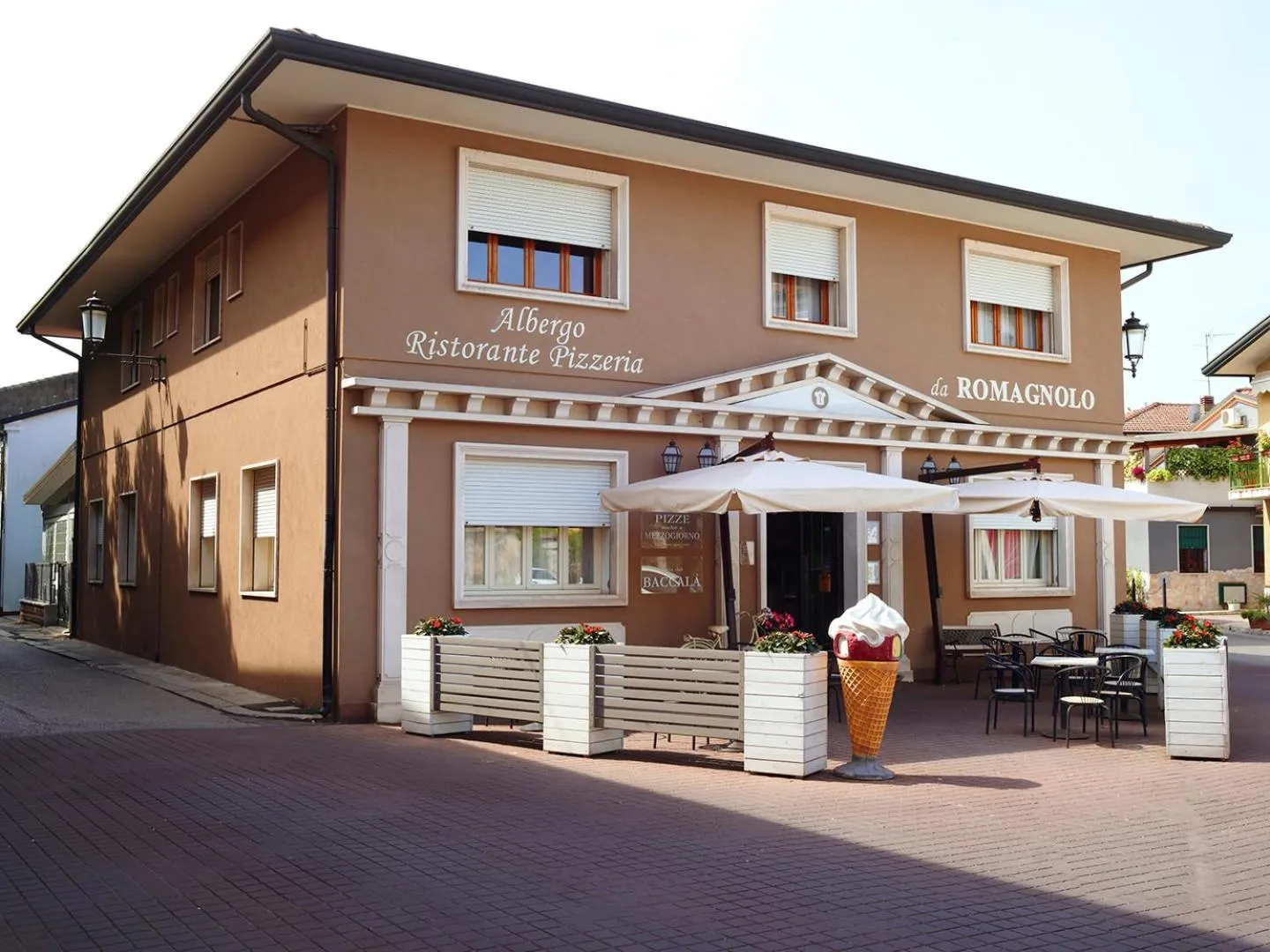 Property building in Hotel da Romagnolo