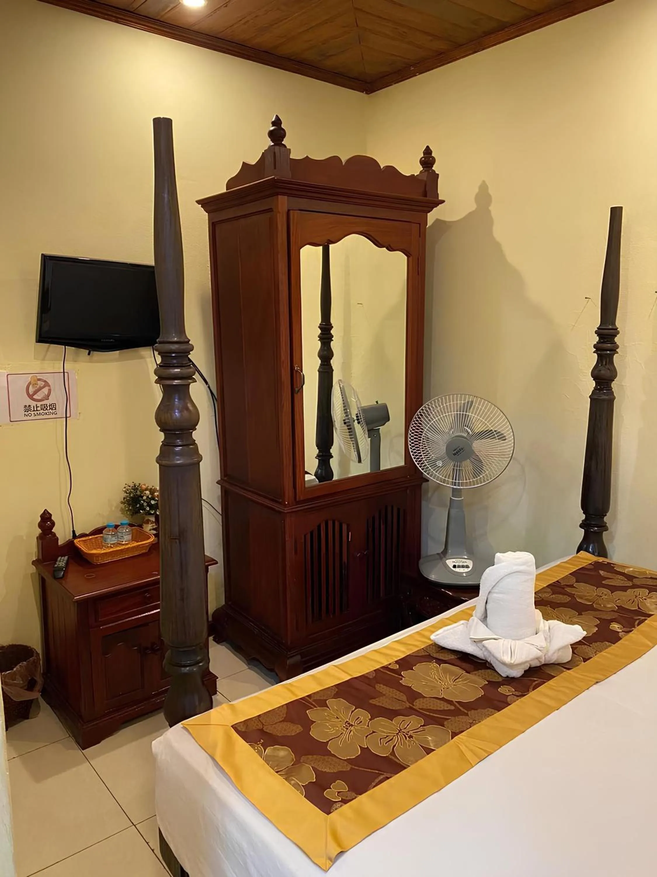 Bed in Sakura Wood House