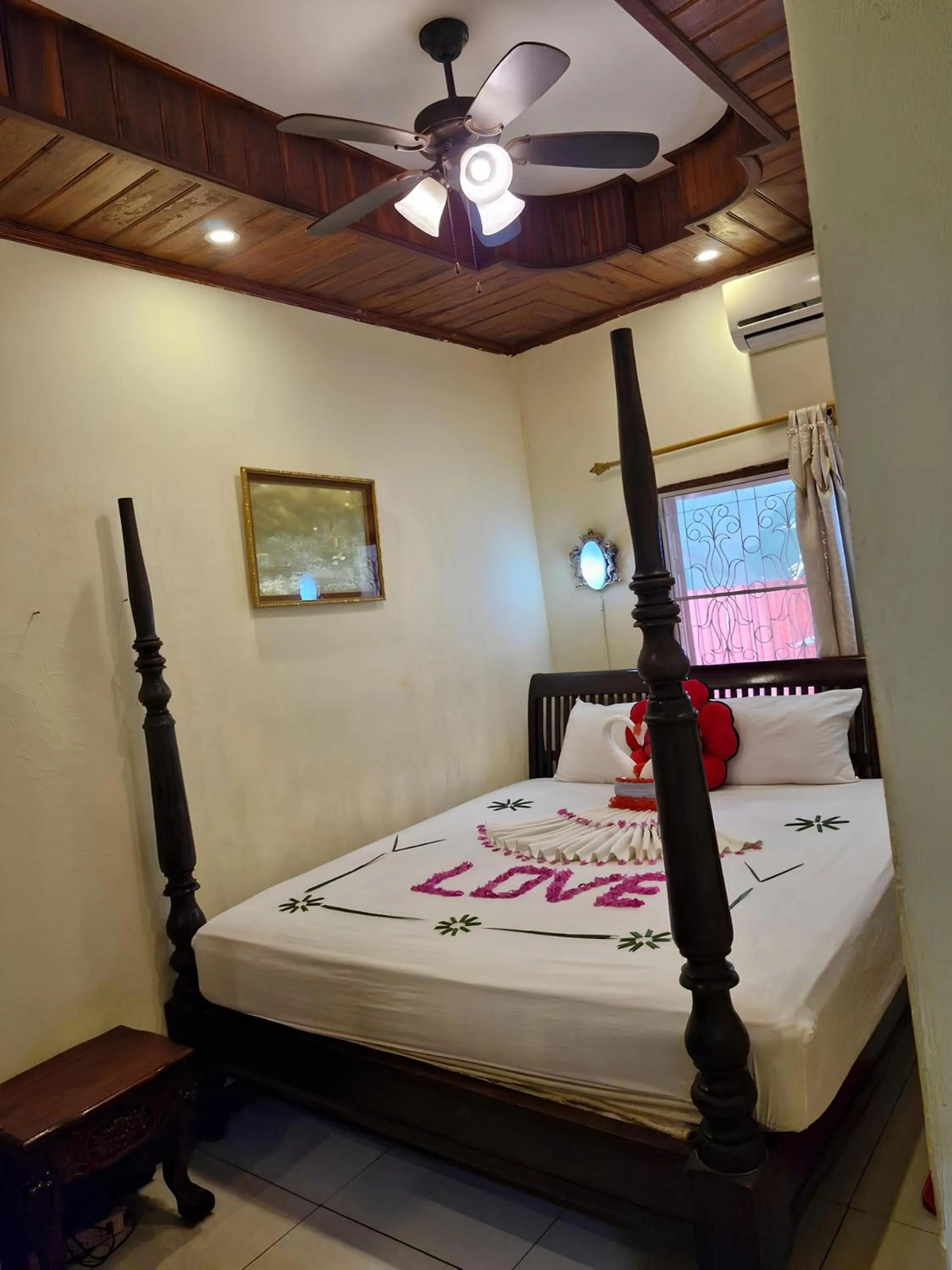 Bed in Sakura Wood House