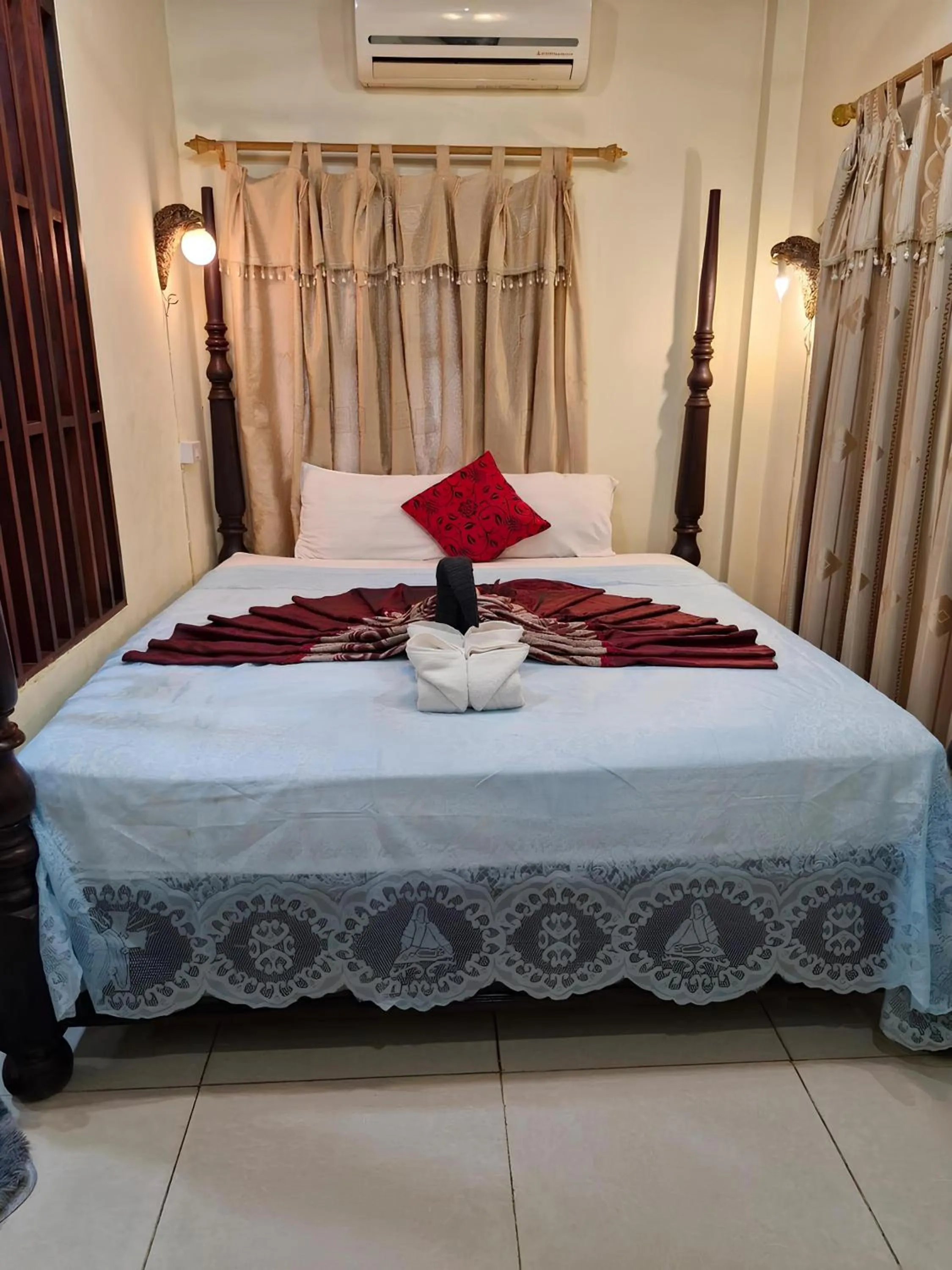 Bed in Sakura Wood House