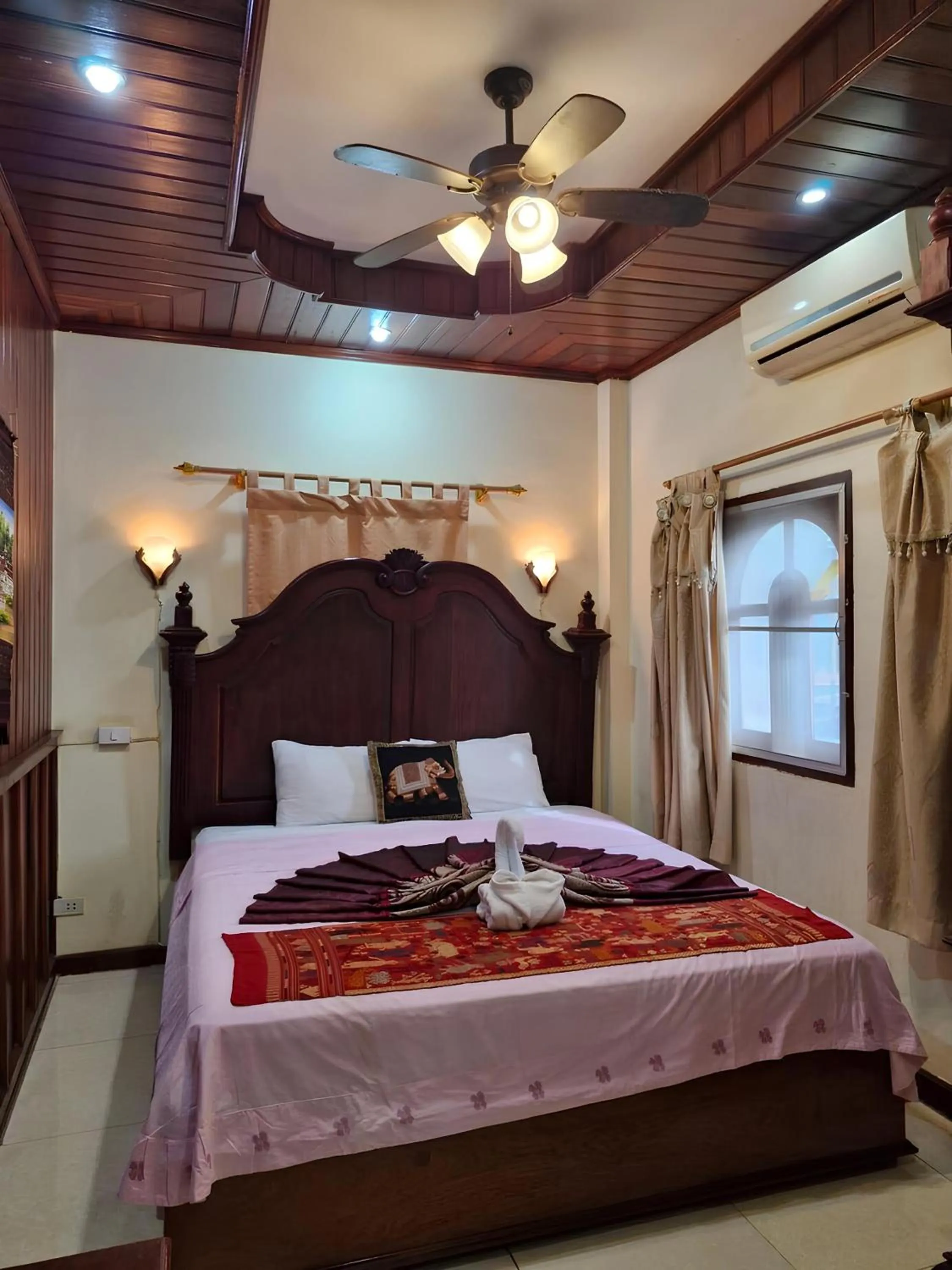 Bed in Sakura Wood House