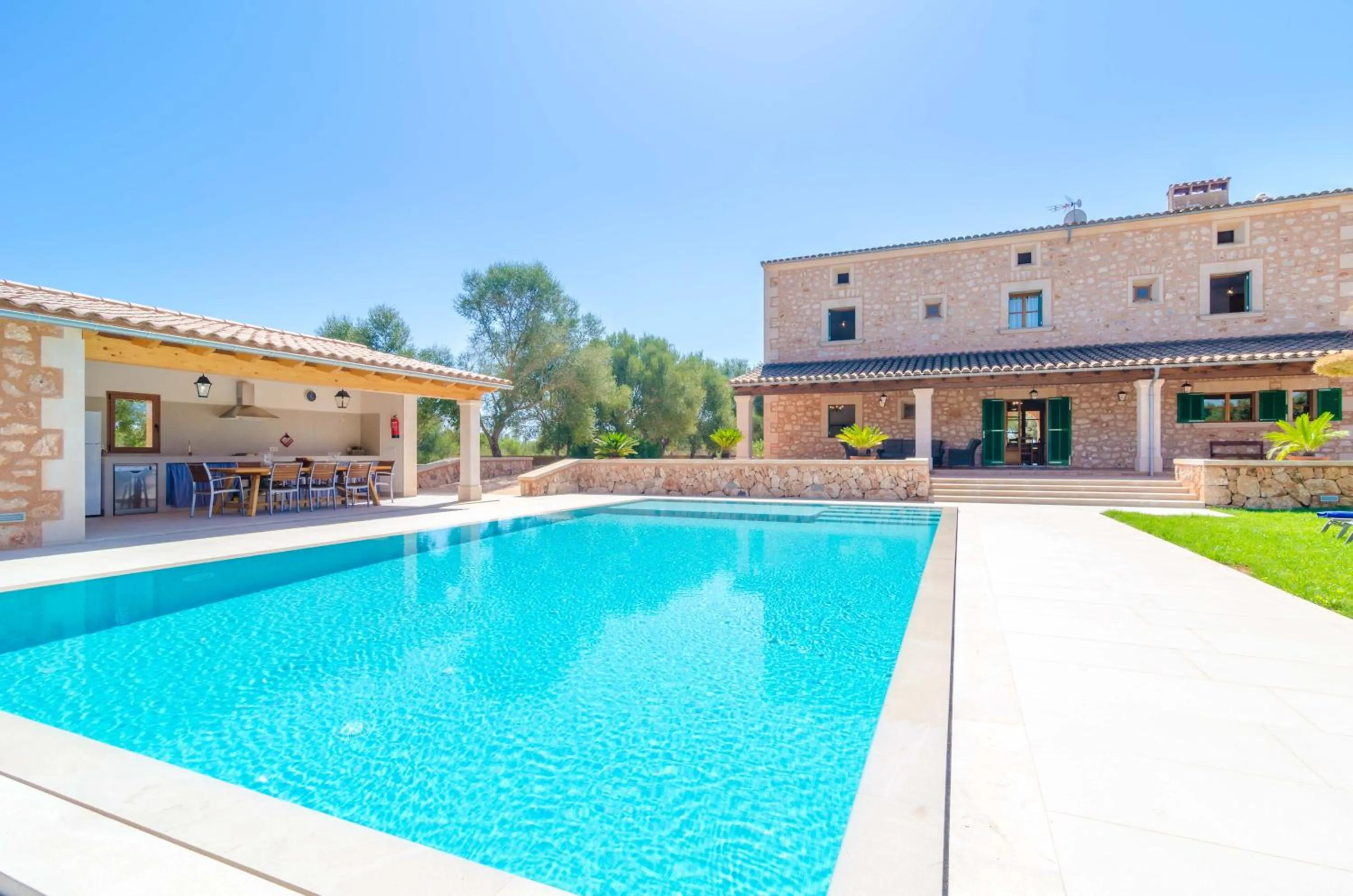 Swimming pool in Son Fadri