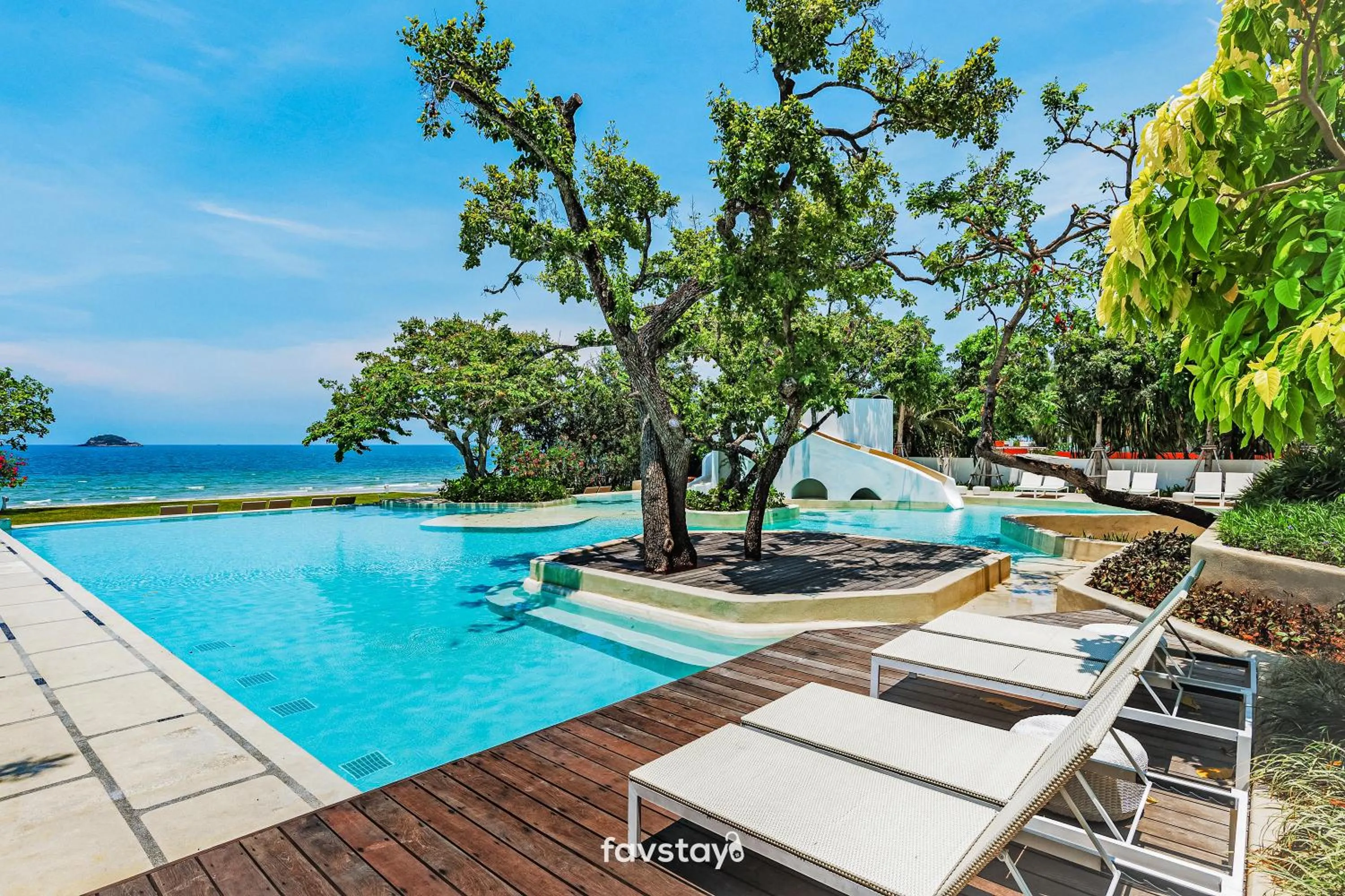 Beach in Chelona Hua Hin by Favstay