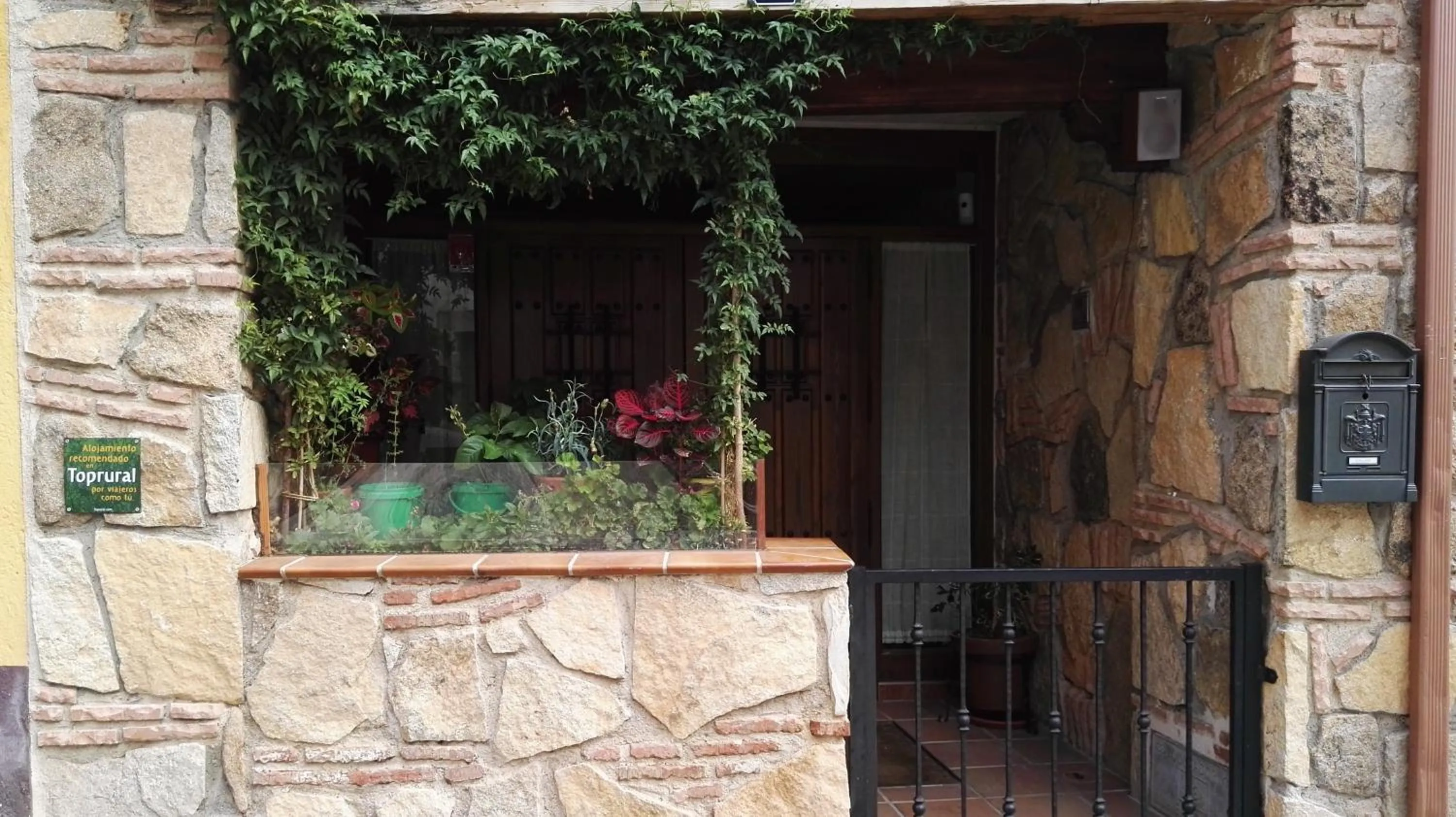 Facade/entrance in Hospedería Tía María