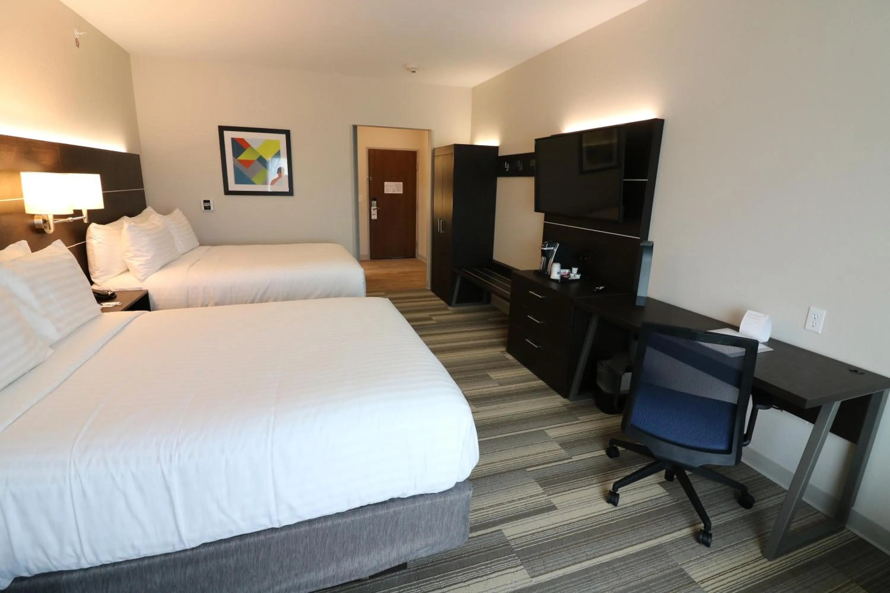 Bed in Holiday Inn Express & Suites - Coffeyville by IHG