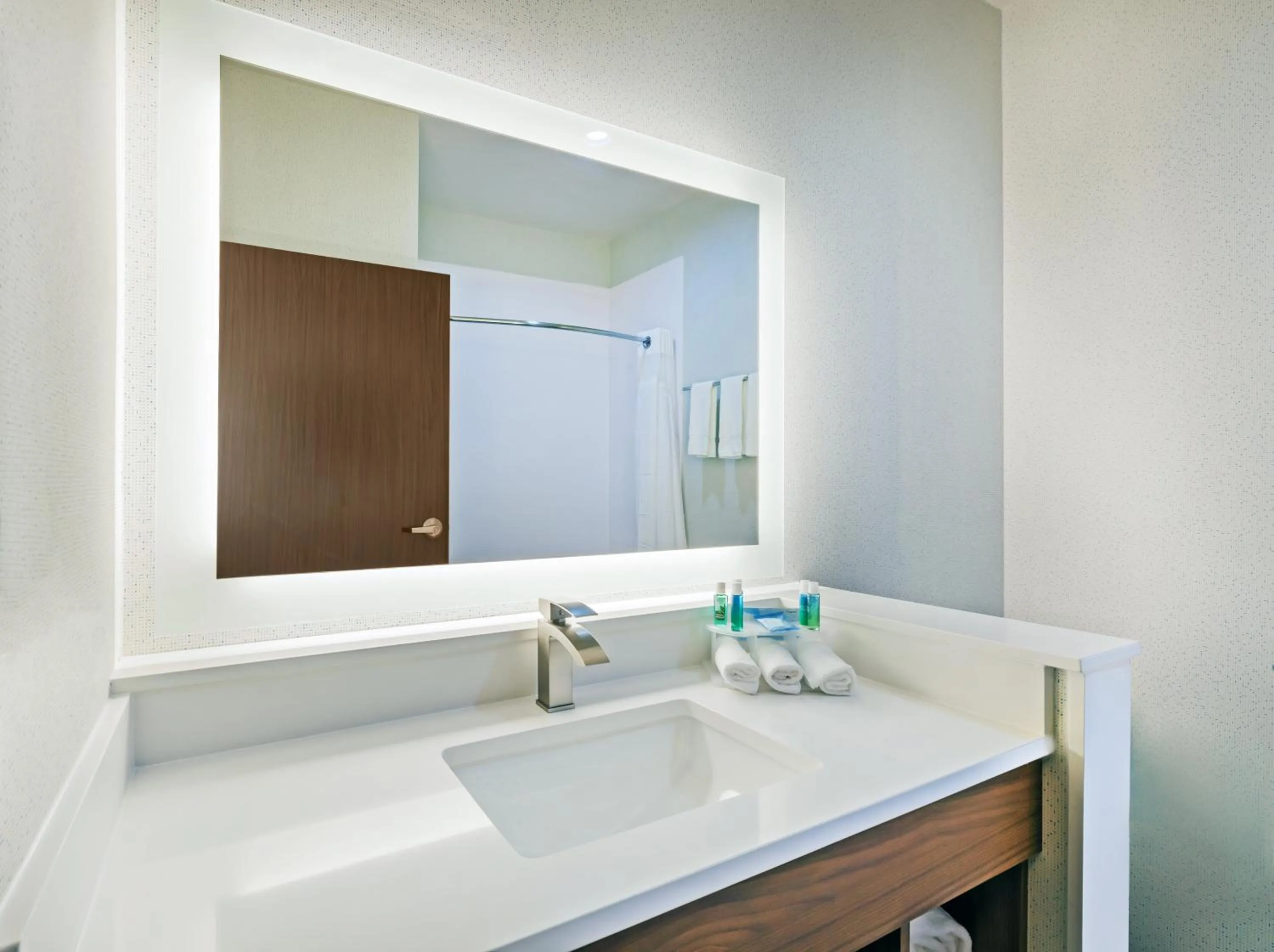 Bathroom in Holiday Inn Express & Suites - Coffeyville by IHG