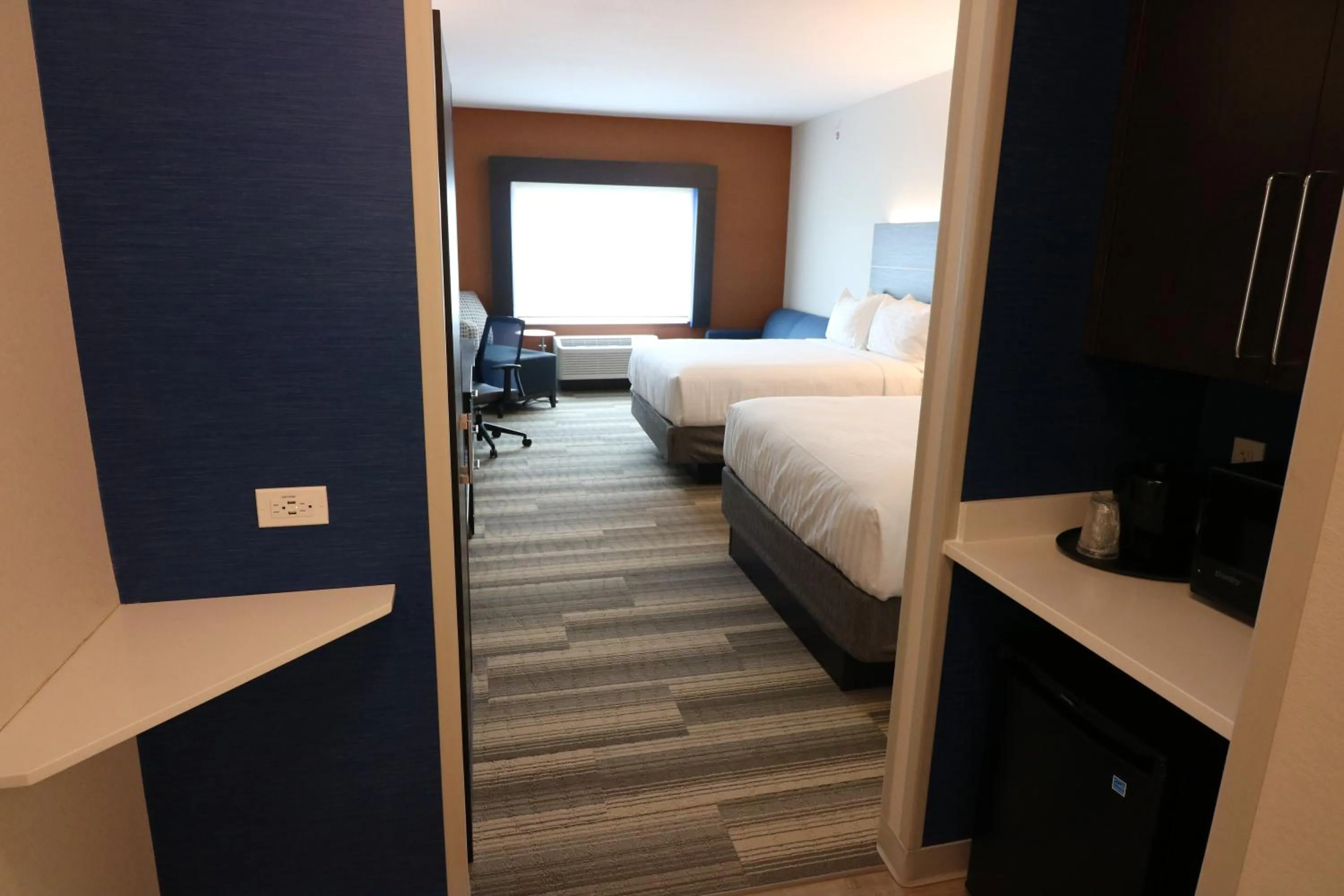 Bed in Holiday Inn Express & Suites - Coffeyville by IHG