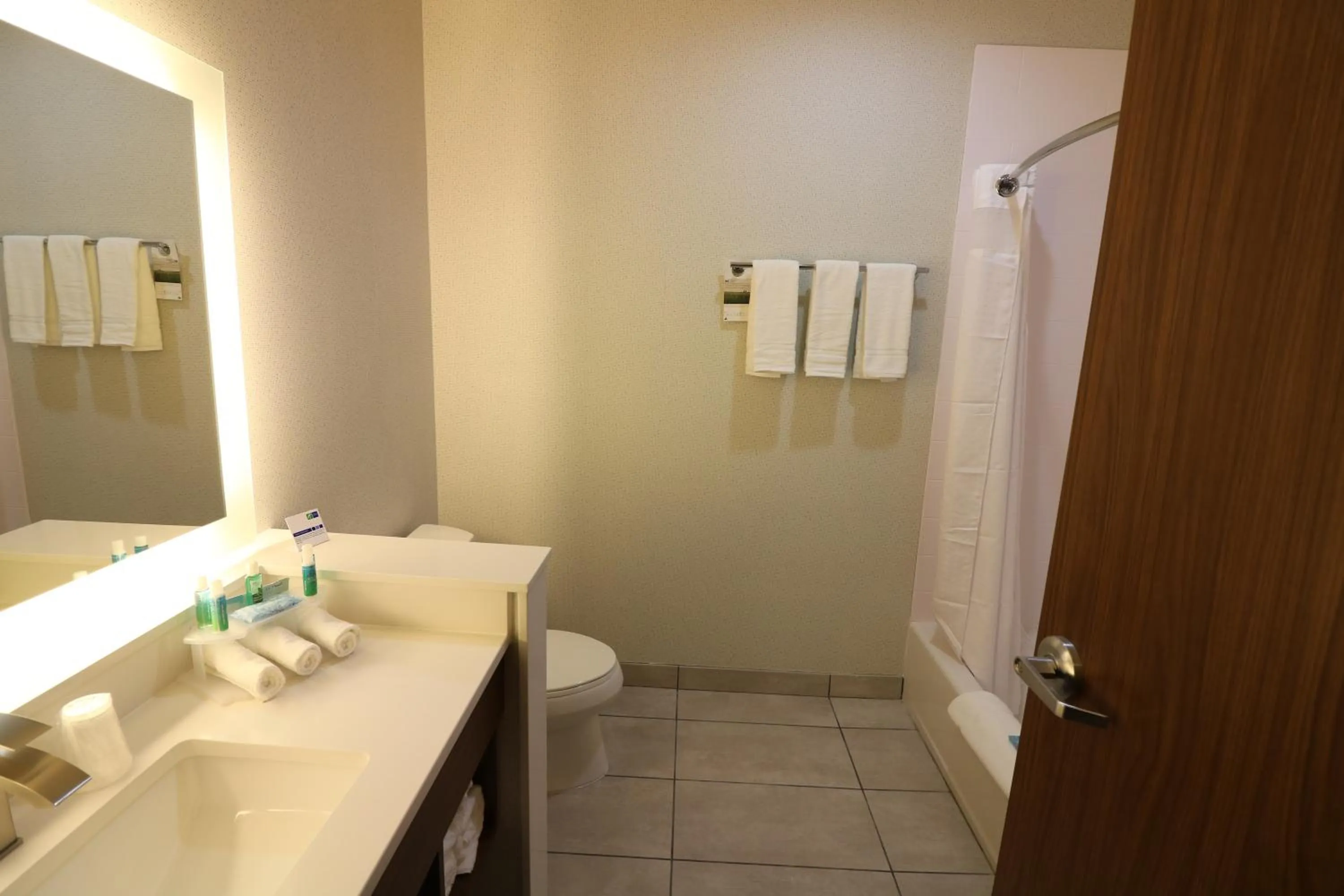 Holiday Inn Express & Suites - Coffeyville by IHG