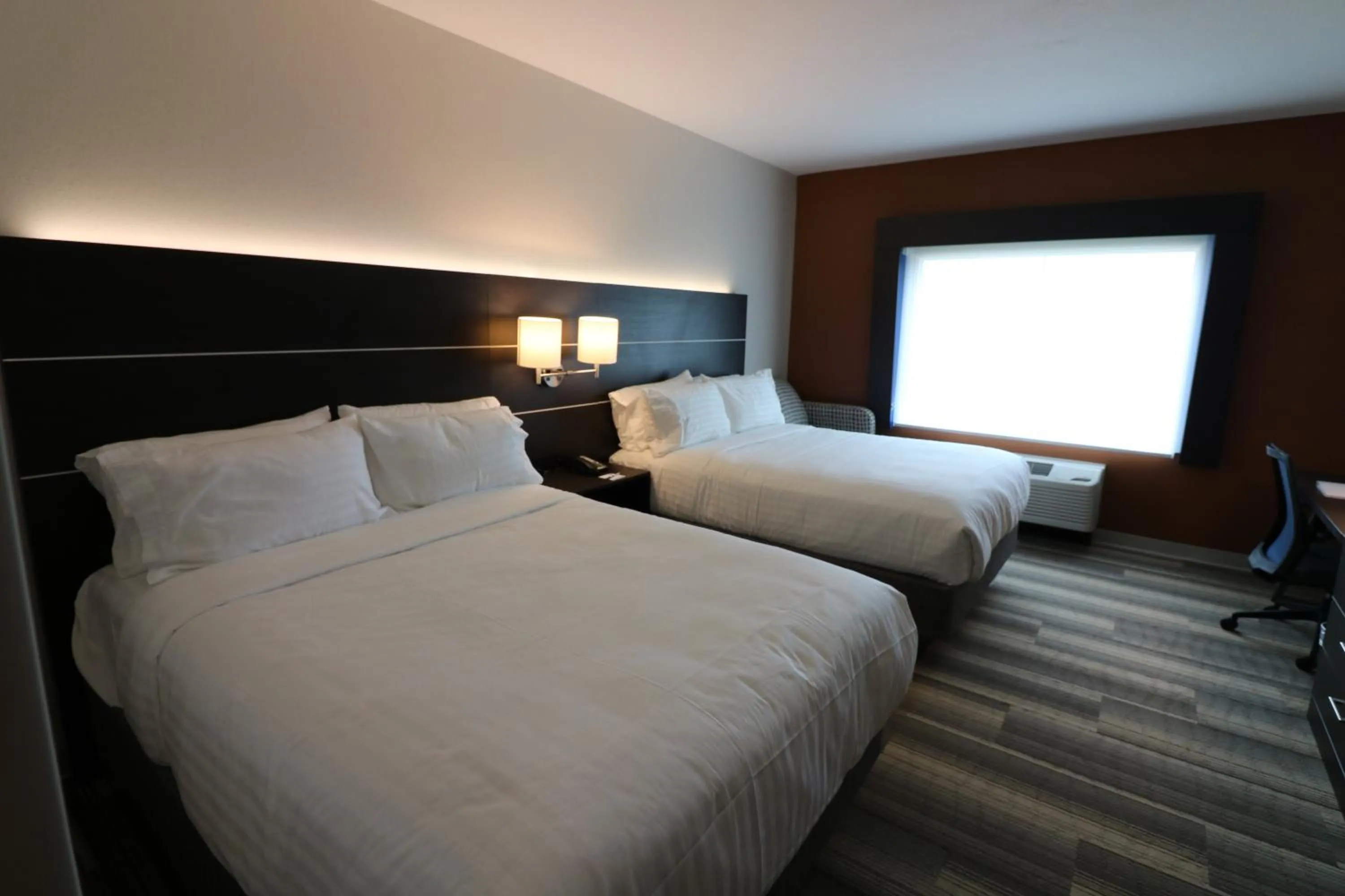 Bed in Holiday Inn Express & Suites - Coffeyville by IHG