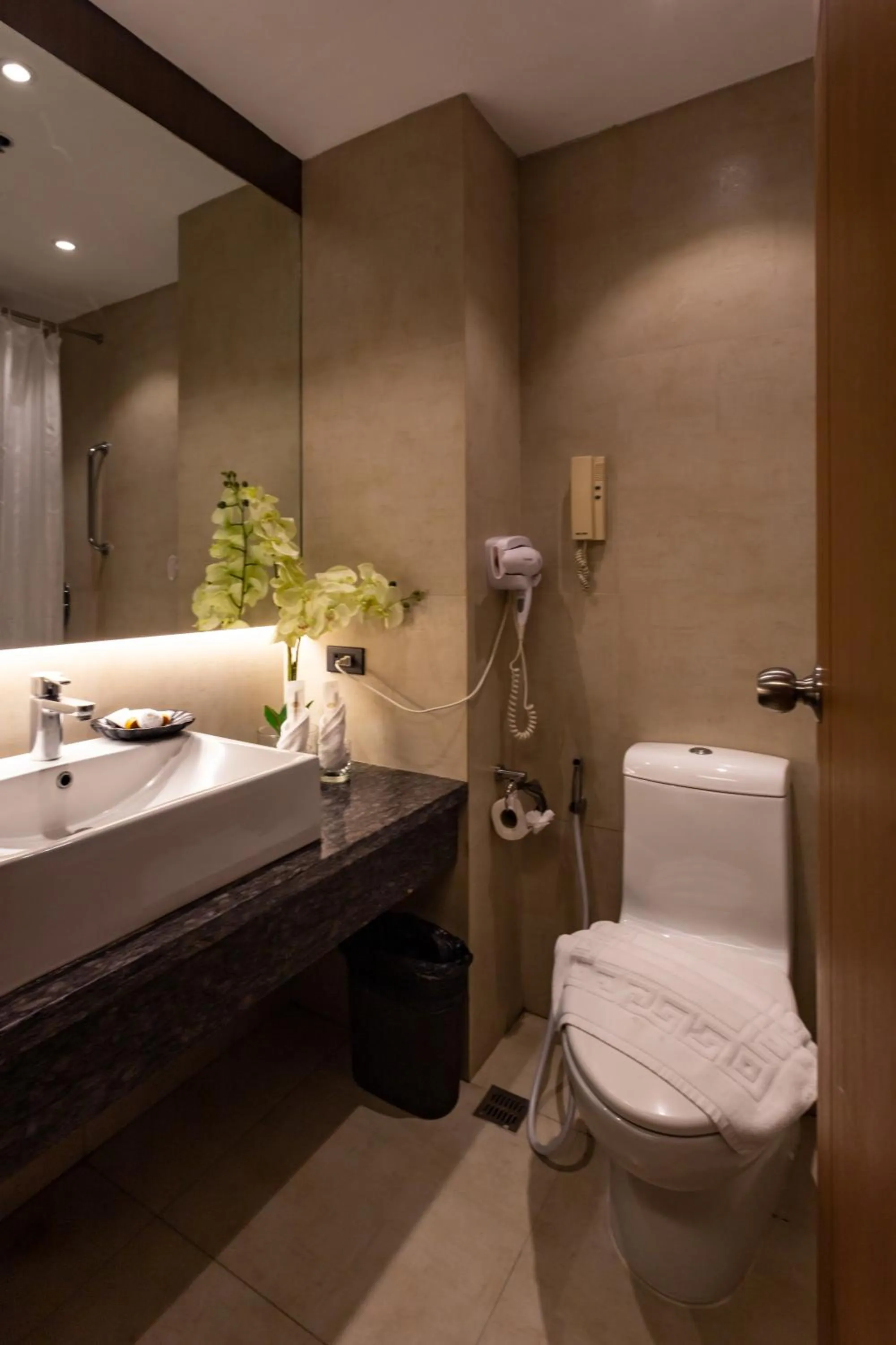 Toilet in Splendido Tagaytay Hotel and Country Club