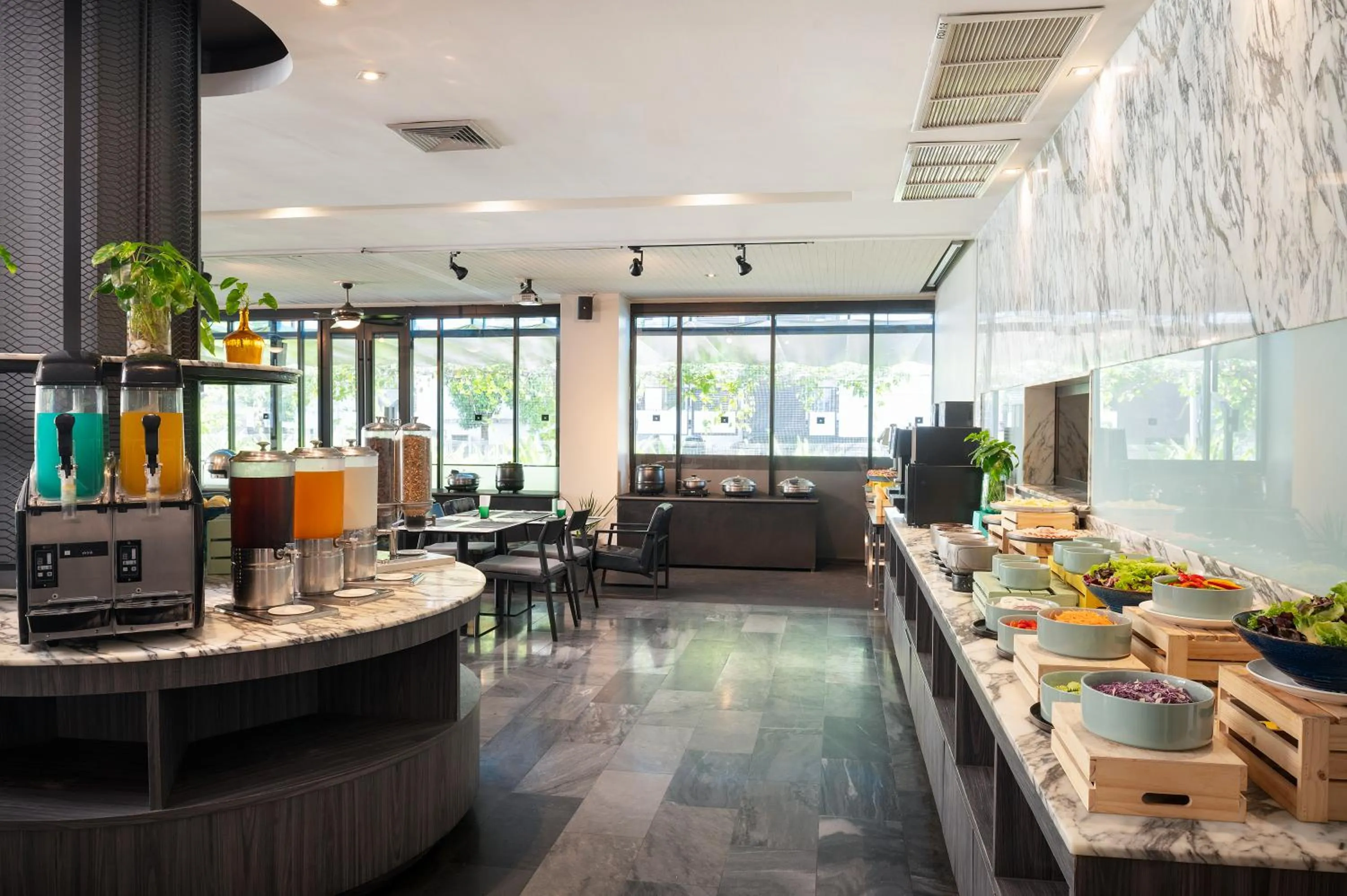 Restaurant/places to eat in Cross Vibe Bangkok Sukhumvit