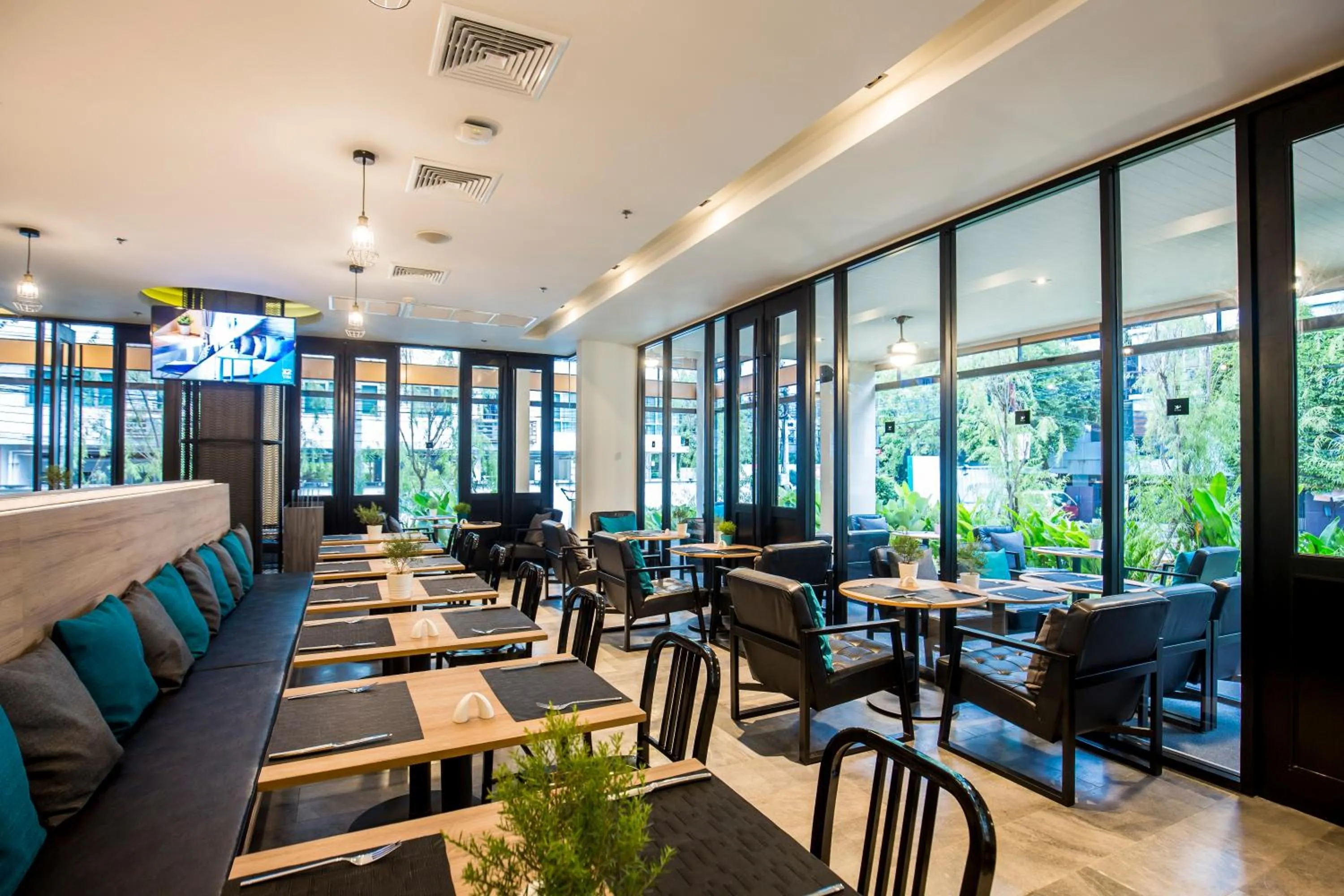 Restaurant/places to eat in Cross Vibe Bangkok Sukhumvit