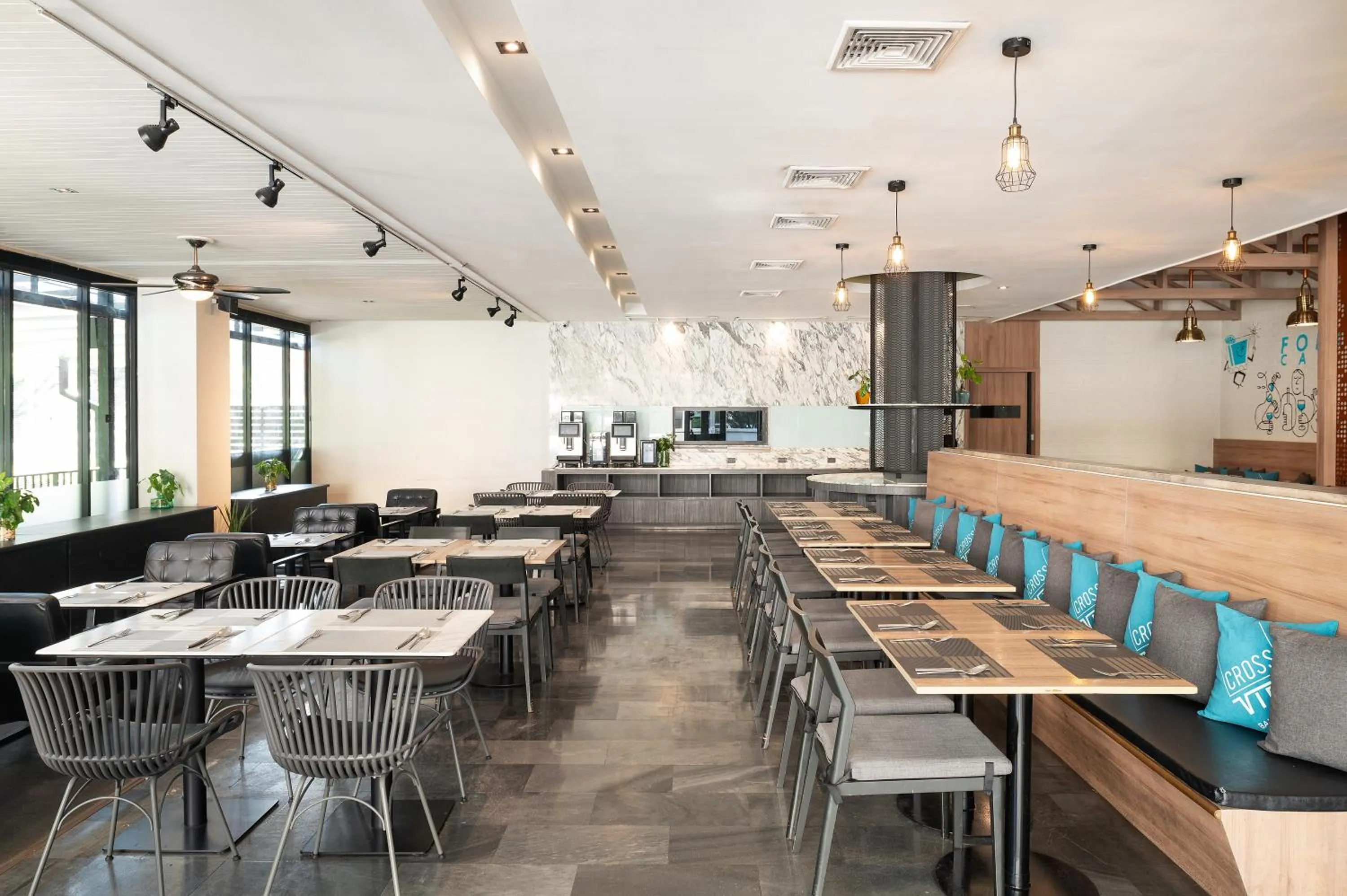Restaurant/places to eat in Cross Vibe Bangkok Sukhumvit