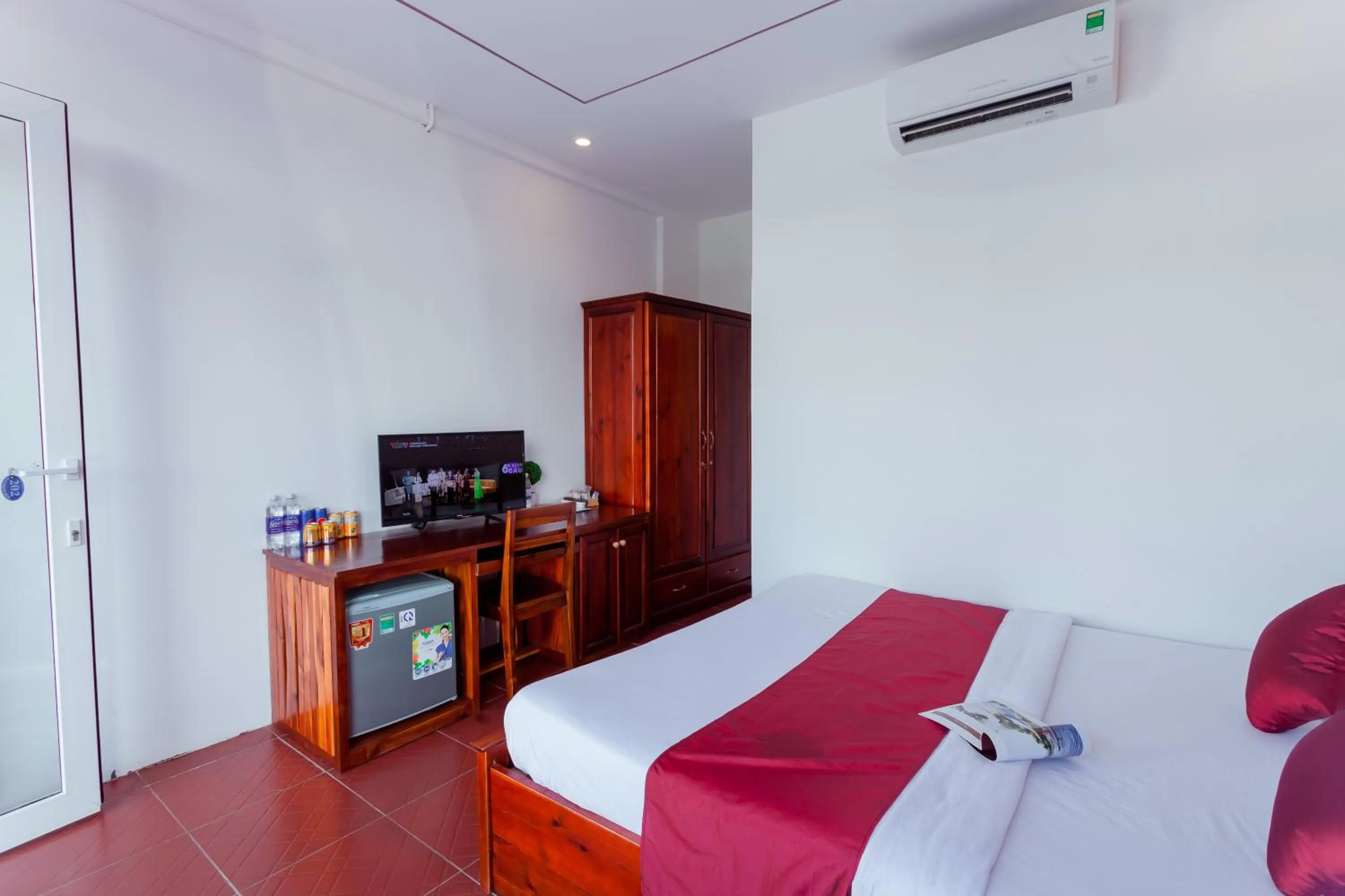 Photo of the whole room, Bed in Hotel Blue Dragon