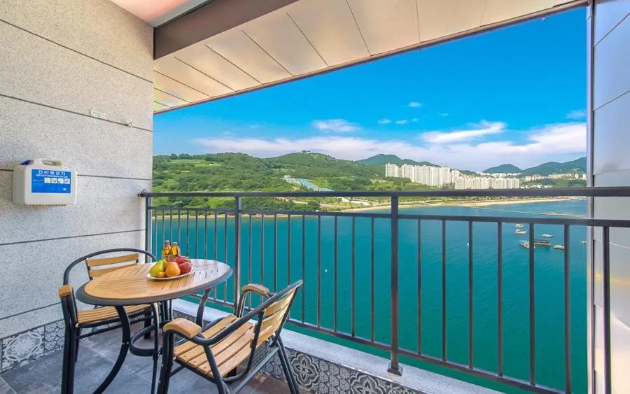 Balcony/Terrace in Onda D'oro Hostel