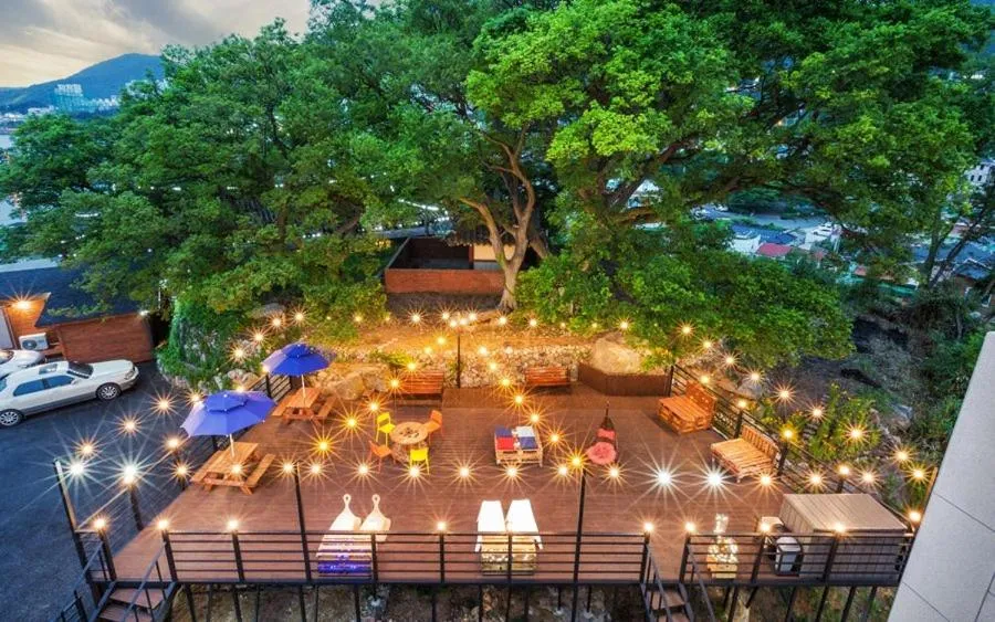 Communal lounge/ TV room in Onda D'oro Hostel