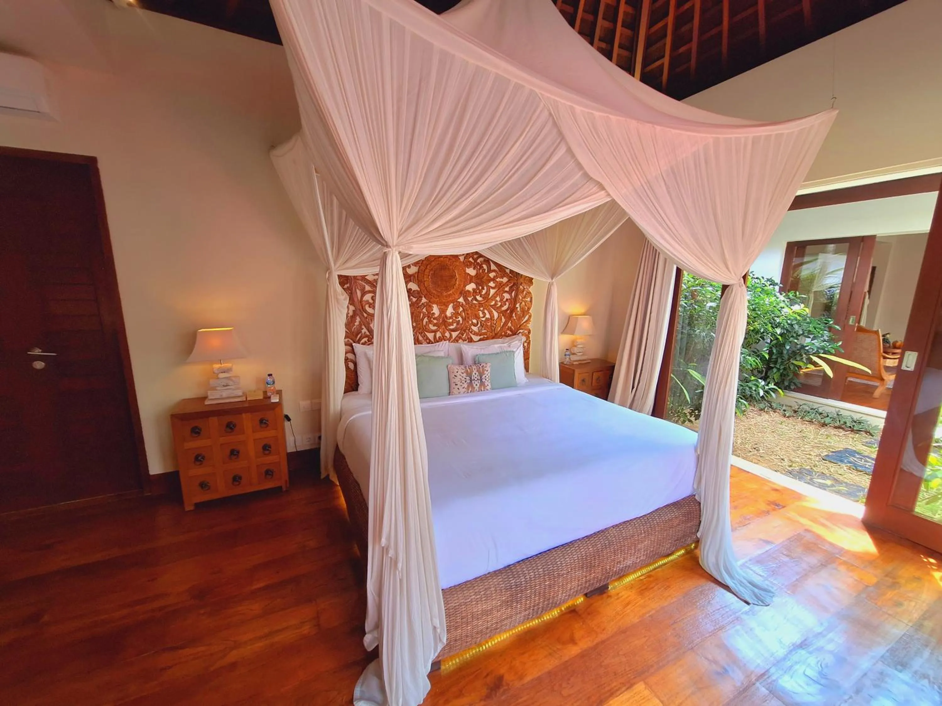 Bed in Villa Naty Canggu - 6 Bedrooms Luxury Villa