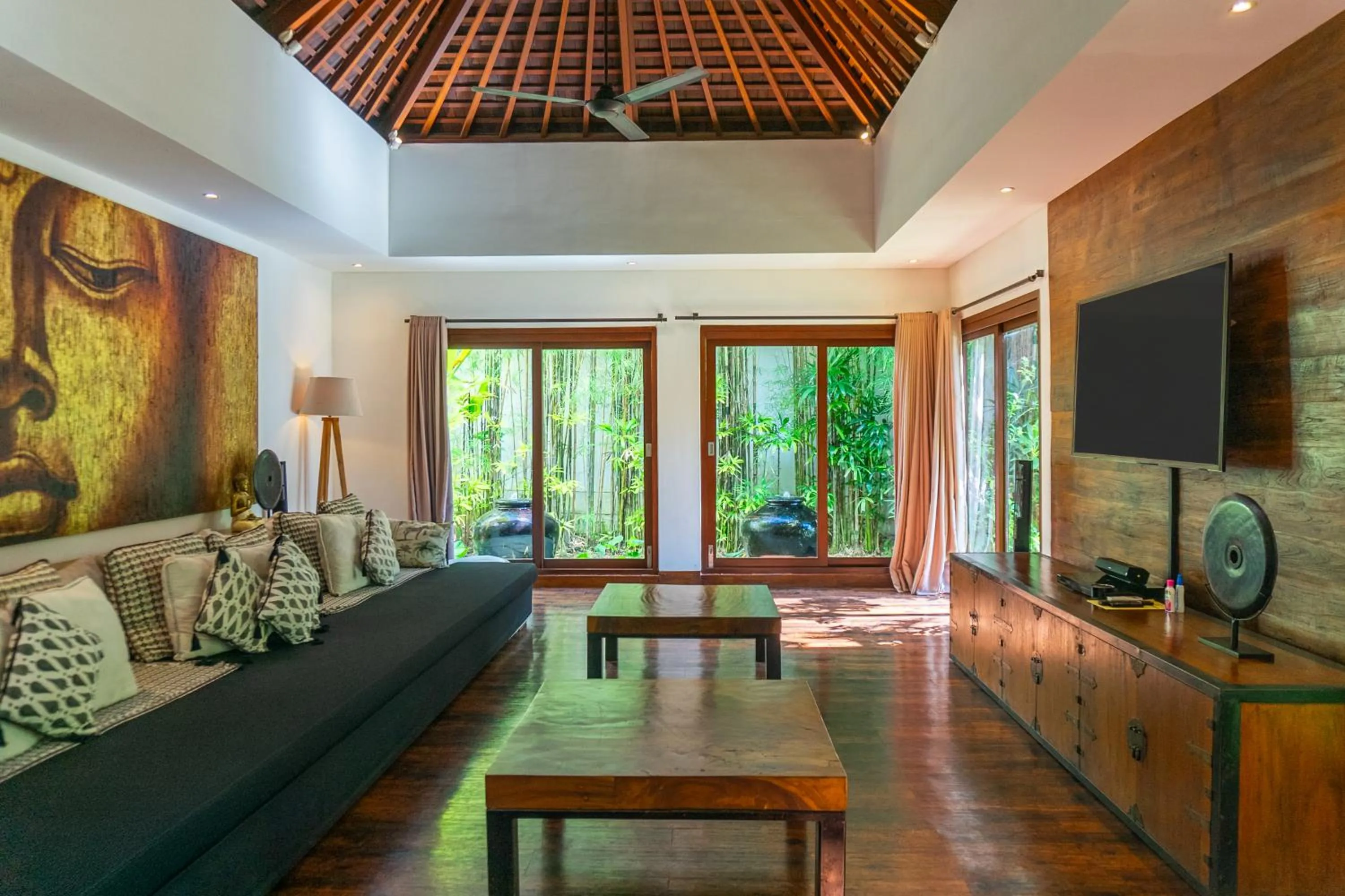 TV and multimedia in Villa Naty Canggu - 6 Bedrooms Luxury Villa