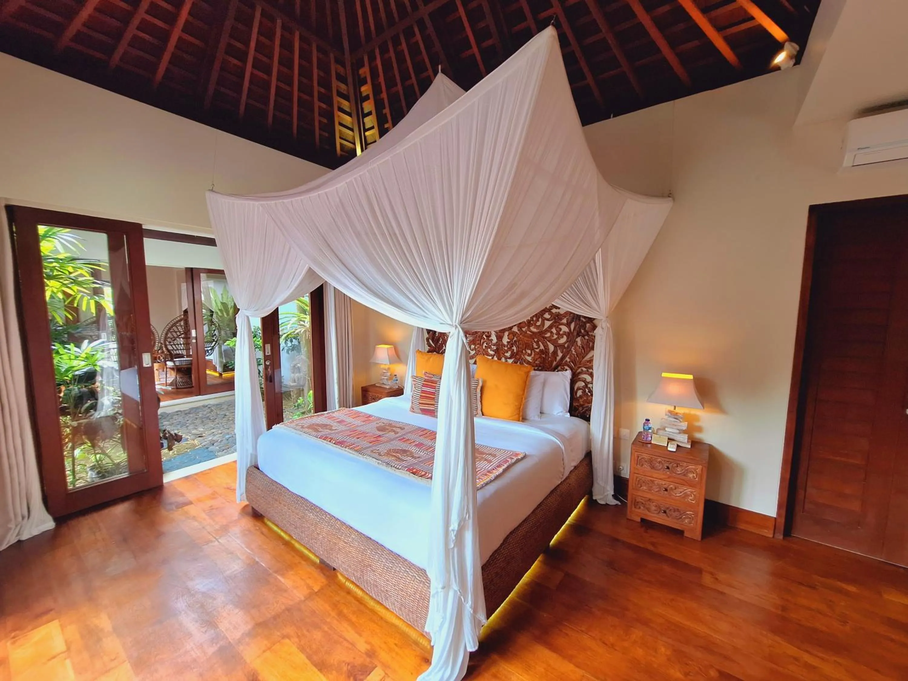 Bed in Villa Naty Canggu - 6 Bedrooms Luxury Villa