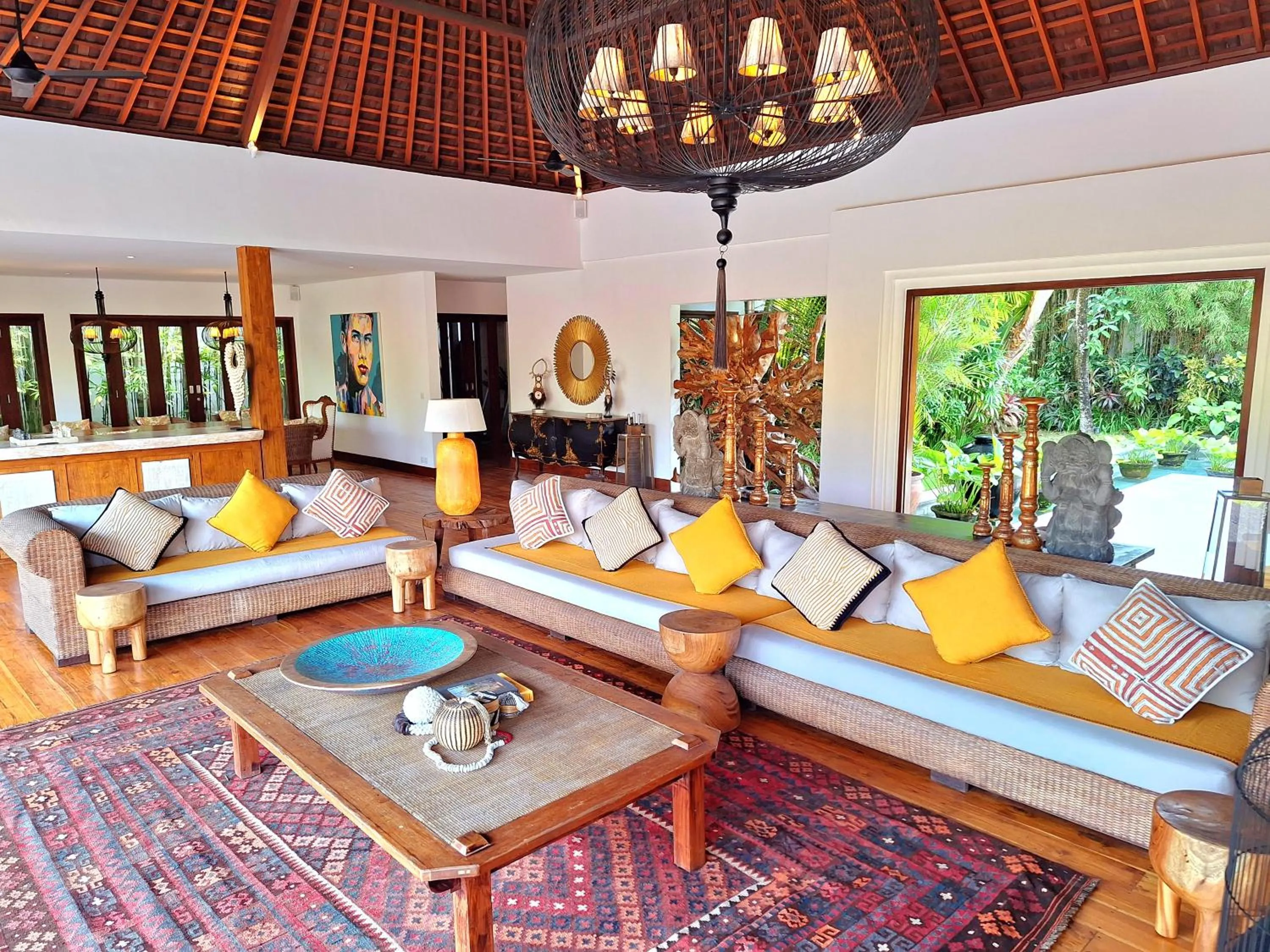 Living room in Villa Naty Canggu - 6 Bedrooms Luxury Villa