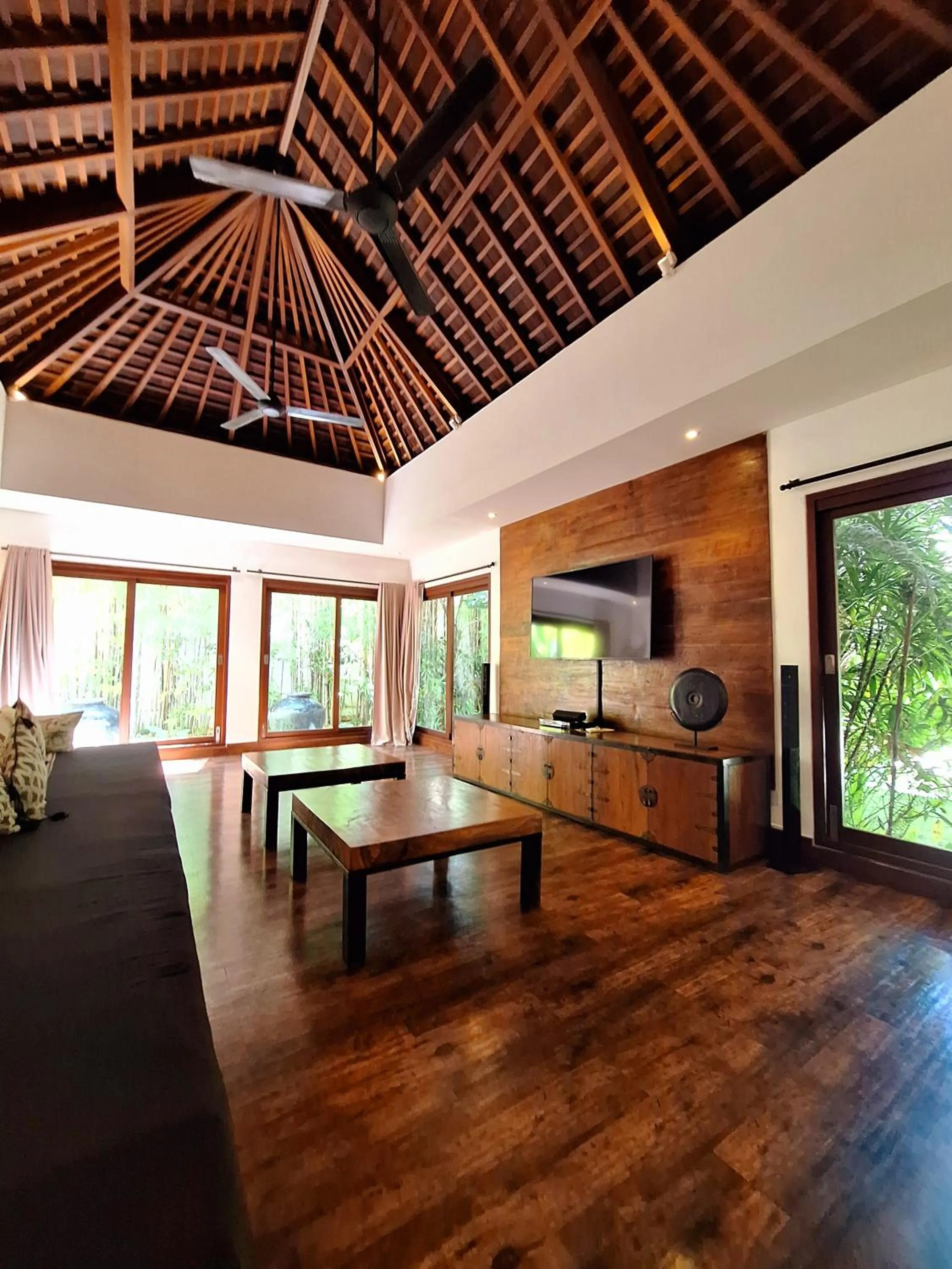 Communal lounge/ TV room in Villa Naty Canggu - 6 Bedrooms Luxury Villa