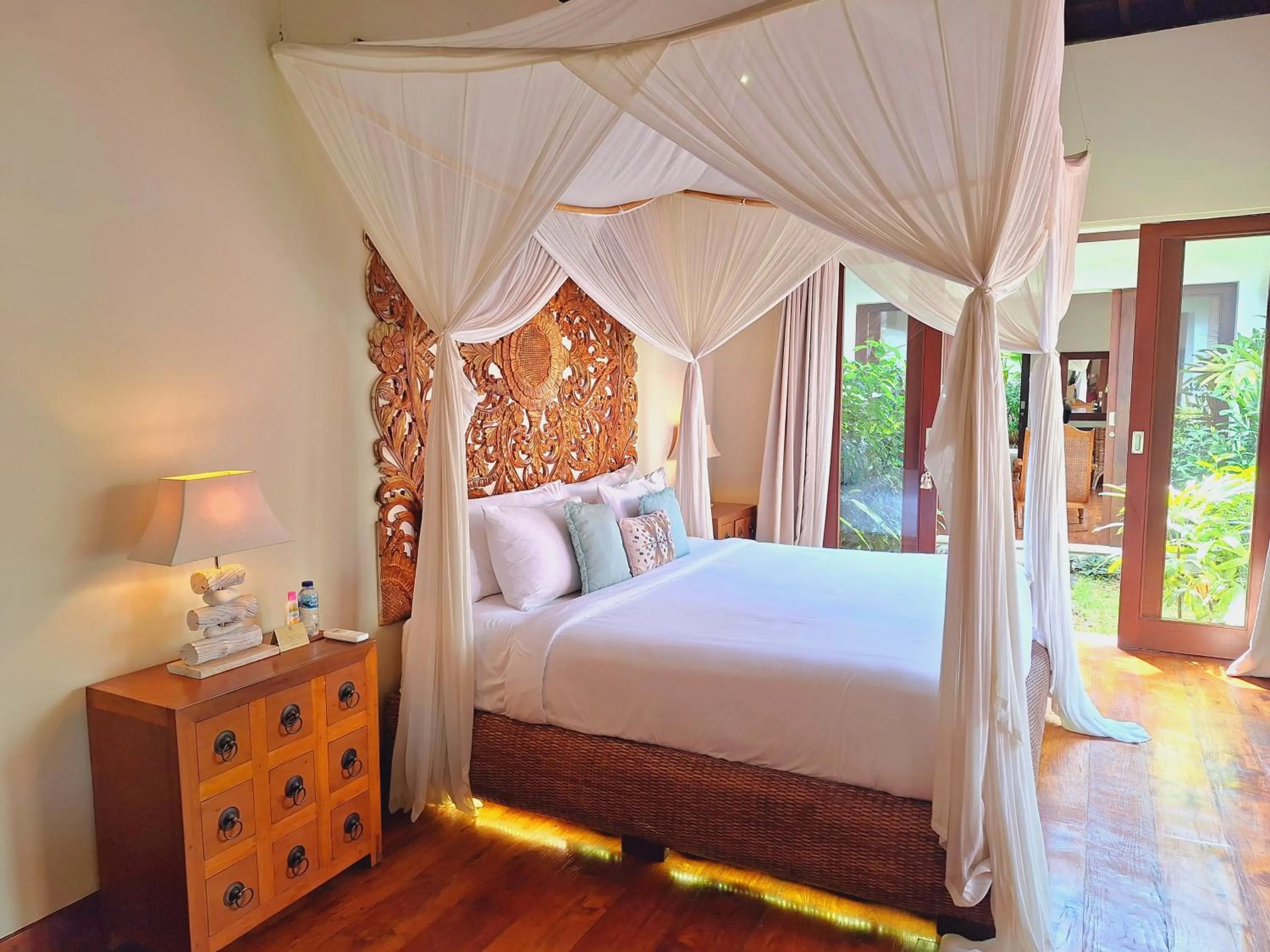 Bed in Villa Naty Canggu - 6 Bedrooms Luxury Villa
