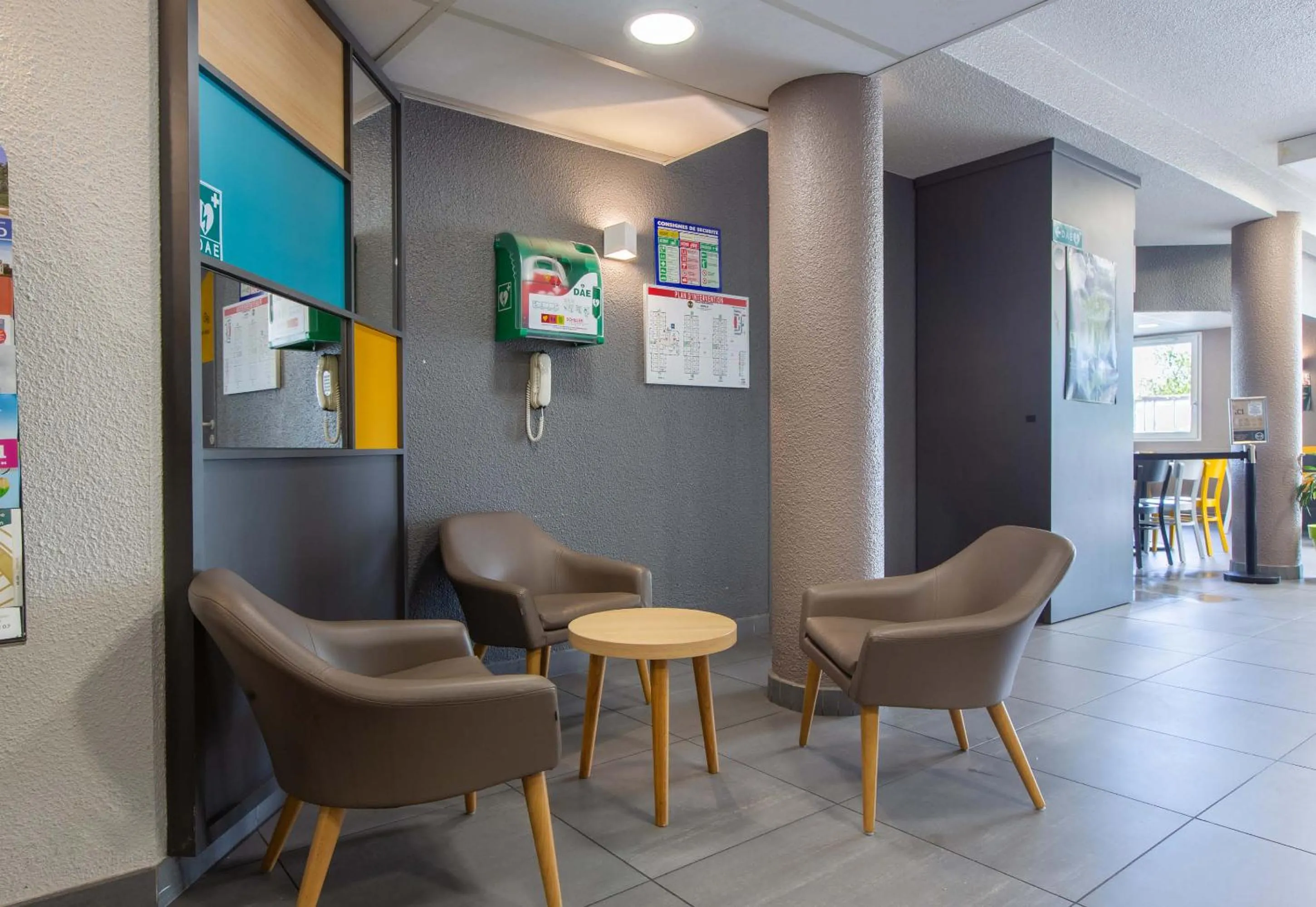 Seating area in B&B HOTEL CHATEAUROUX Déols