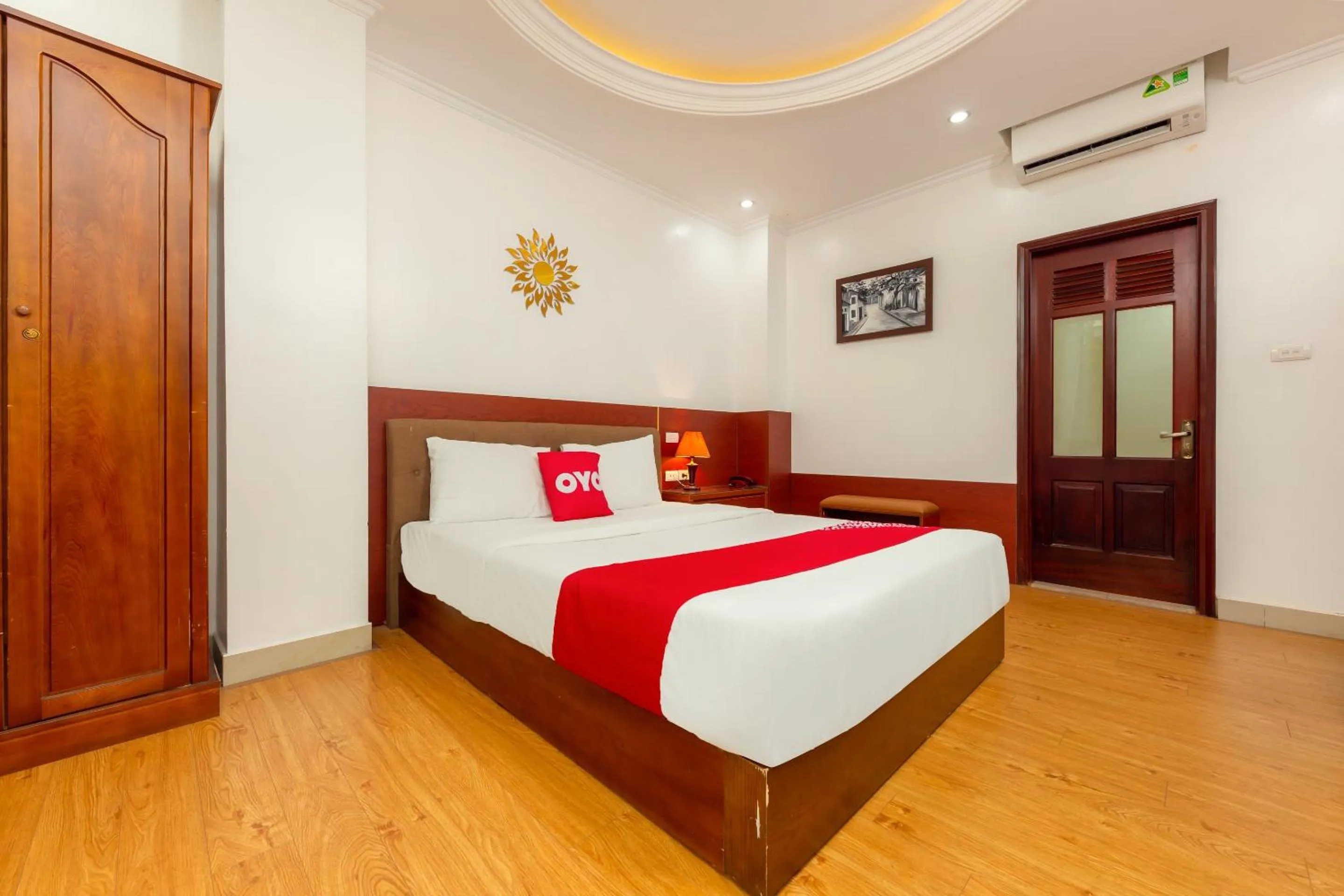 Bedroom, Bed in Super OYO Capital O 387 Bach Duong Hotel