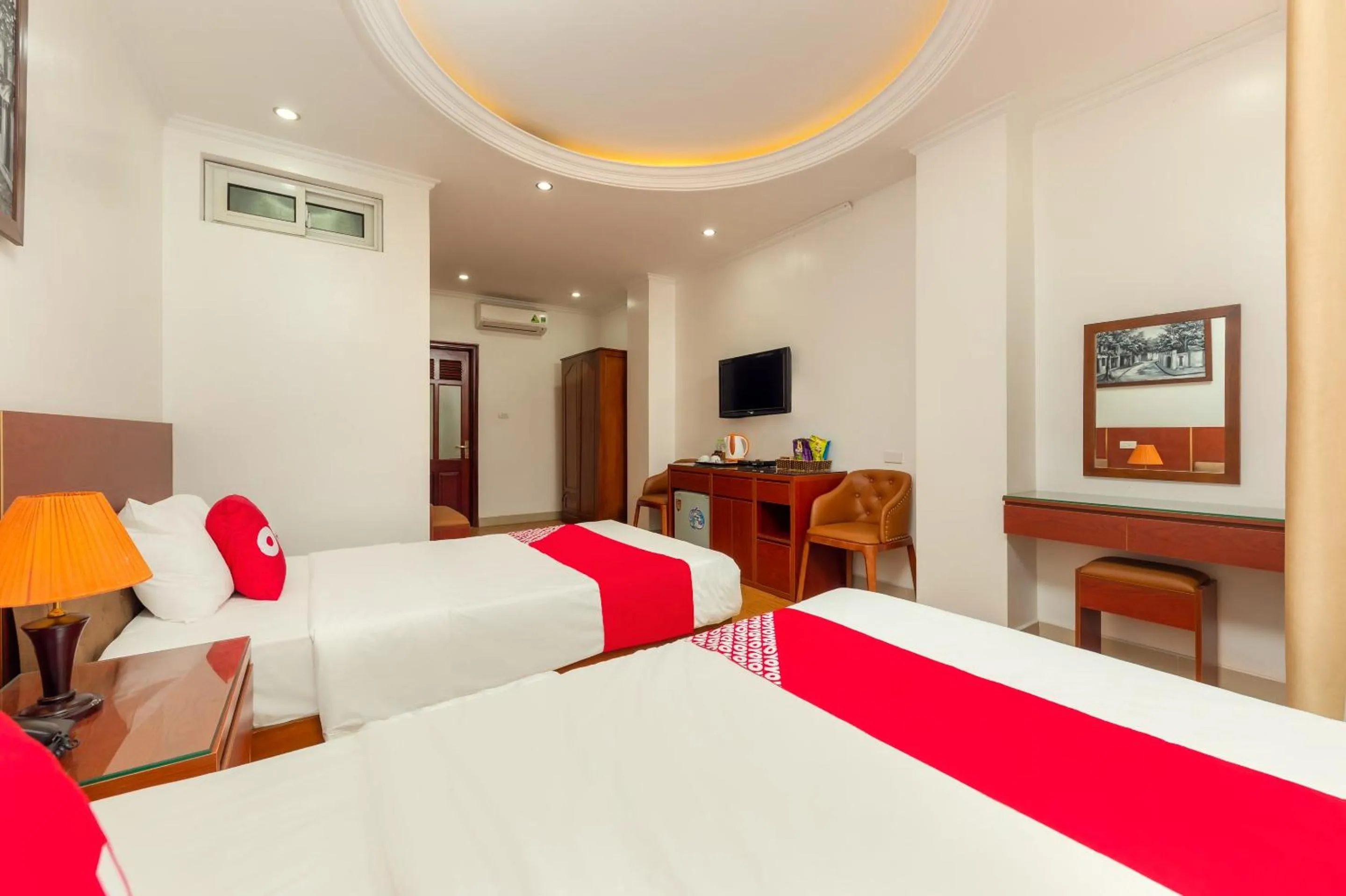Bedroom, Bed in Super OYO Capital O 387 Bach Duong Hotel