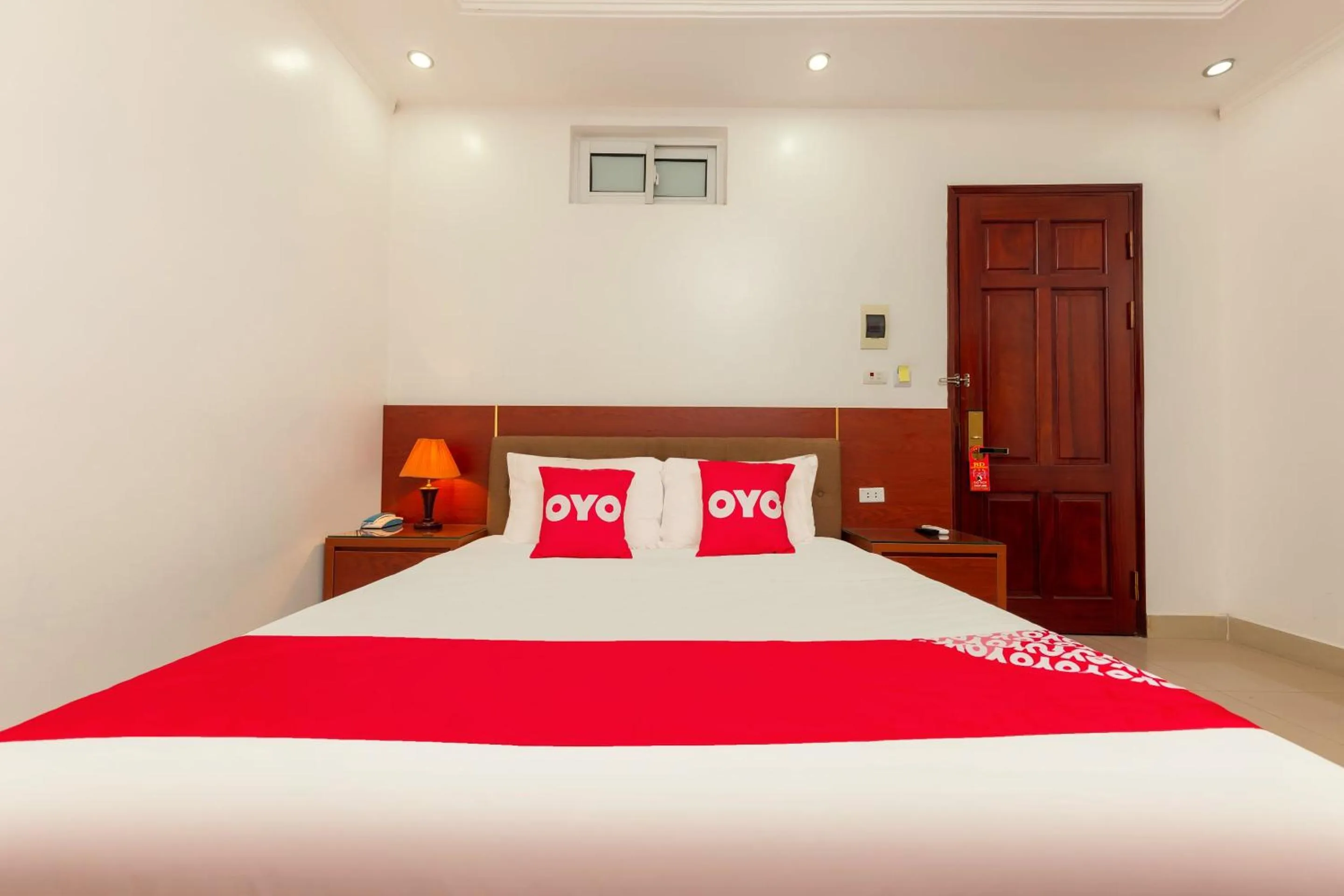Bedroom, Bed in Super OYO Capital O 387 Bach Duong Hotel