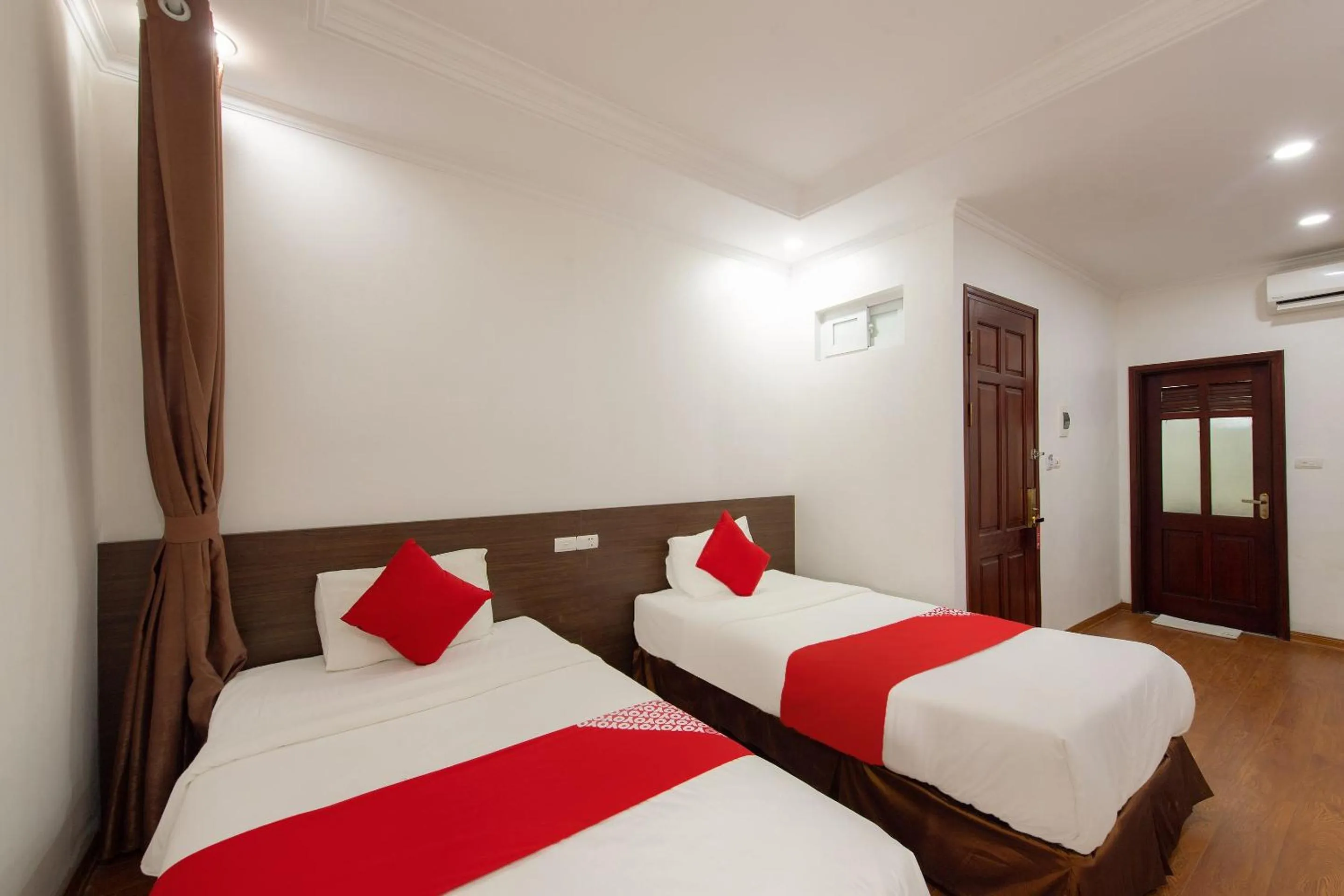 Bedroom, Bed in Super OYO Capital O 387 Bach Duong Hotel