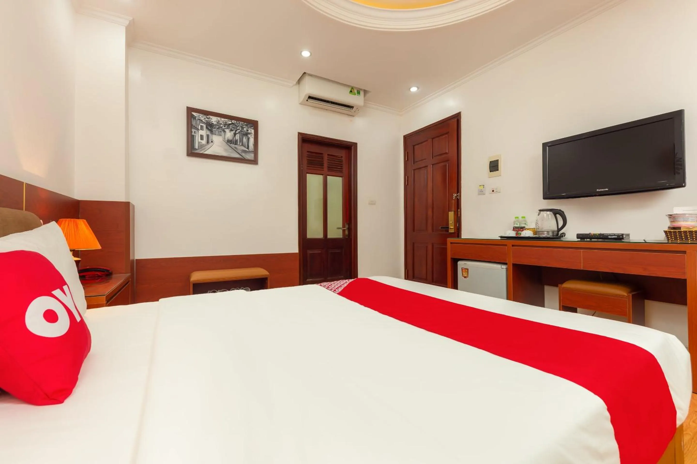 Bedroom, Bed in Super OYO Capital O 387 Bach Duong Hotel