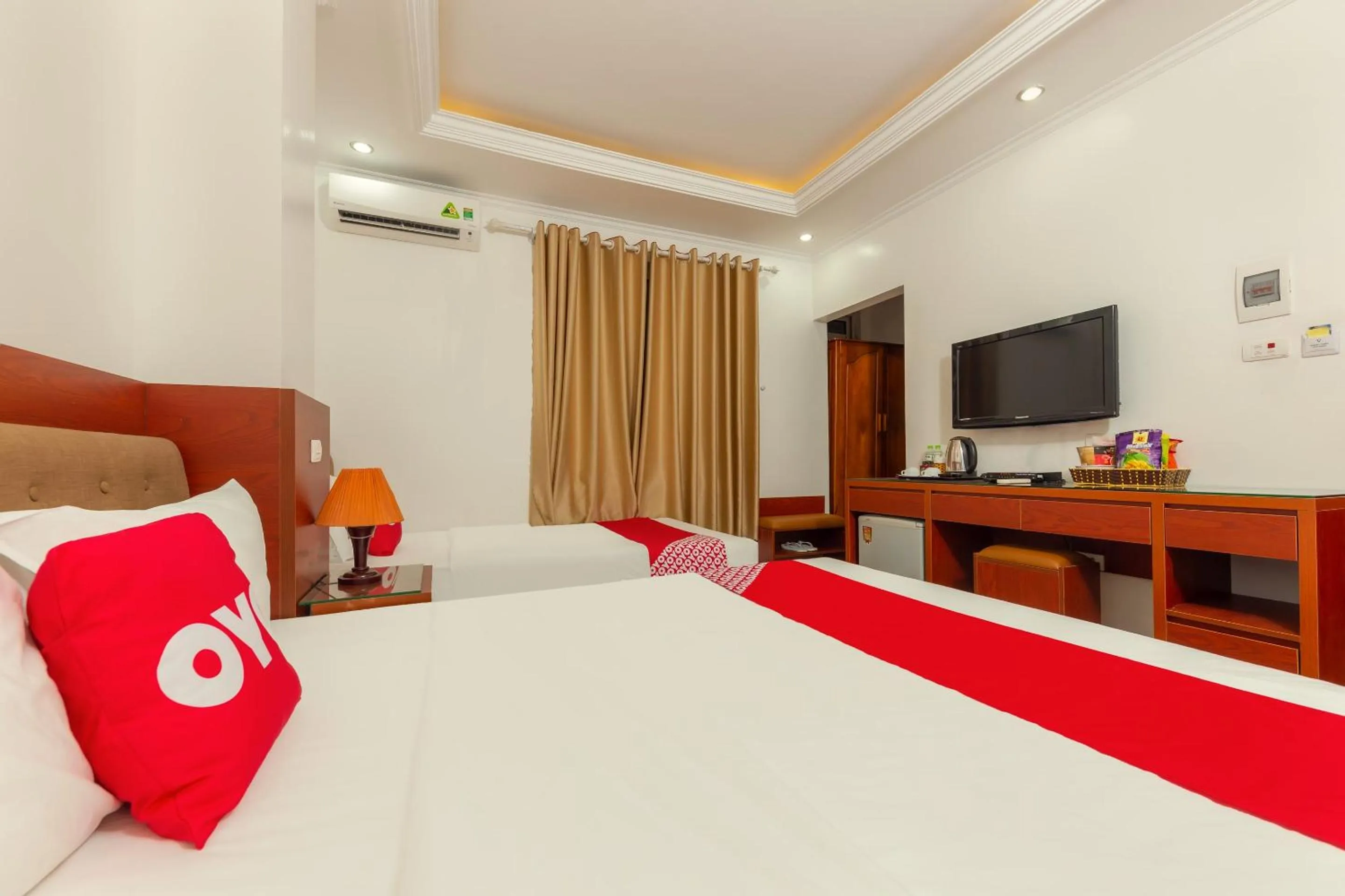 Bedroom, Bed in Super OYO Capital O 387 Bach Duong Hotel