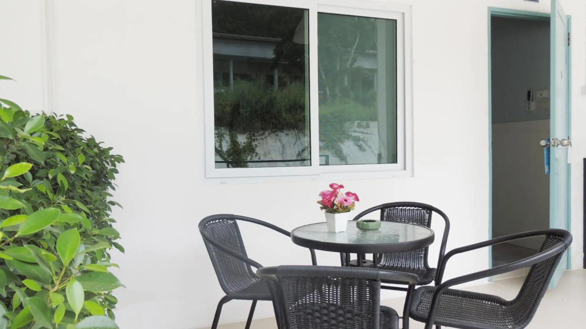 Seating area in Blue Moon Samed