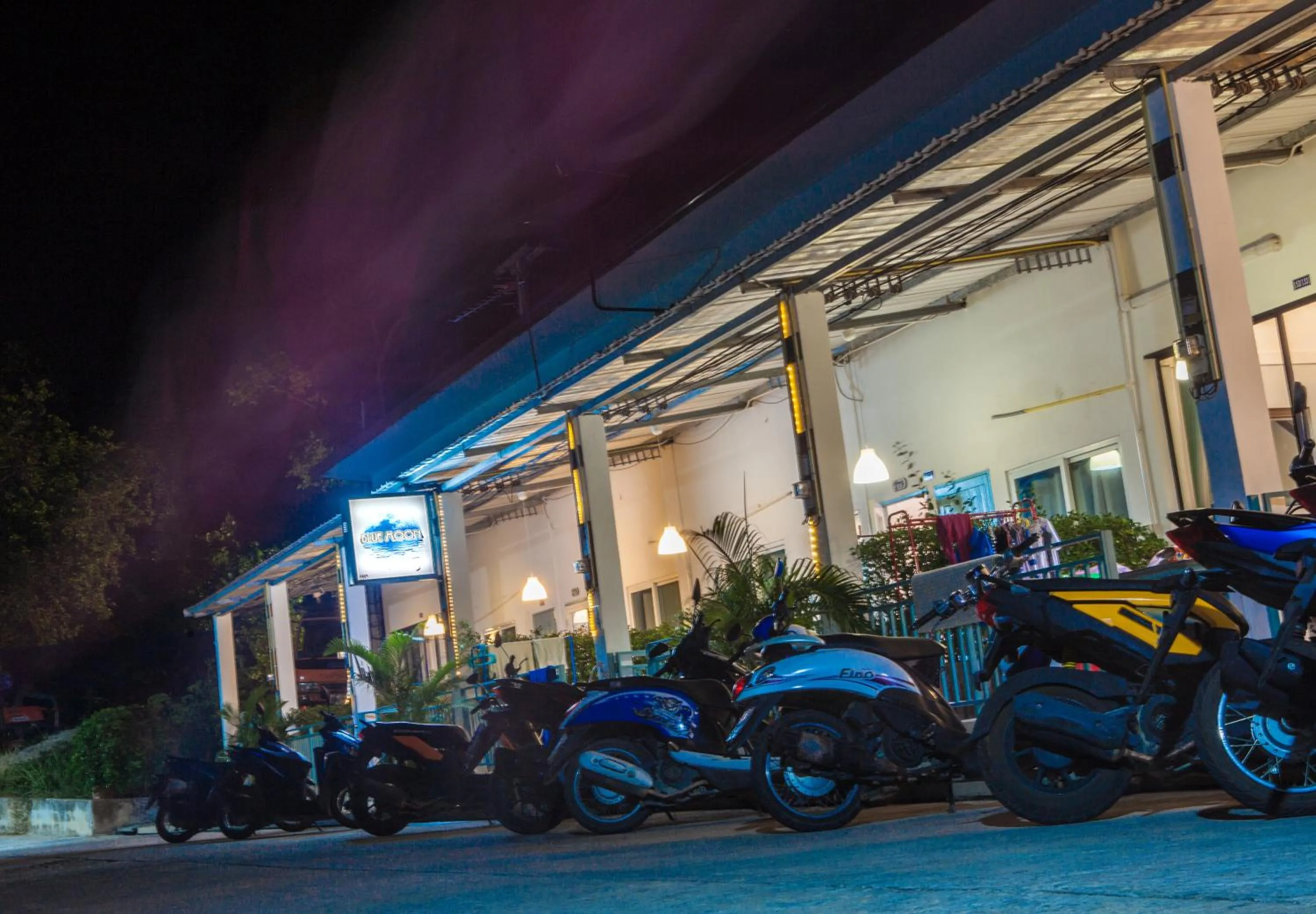 Night in Blue Moon Samed