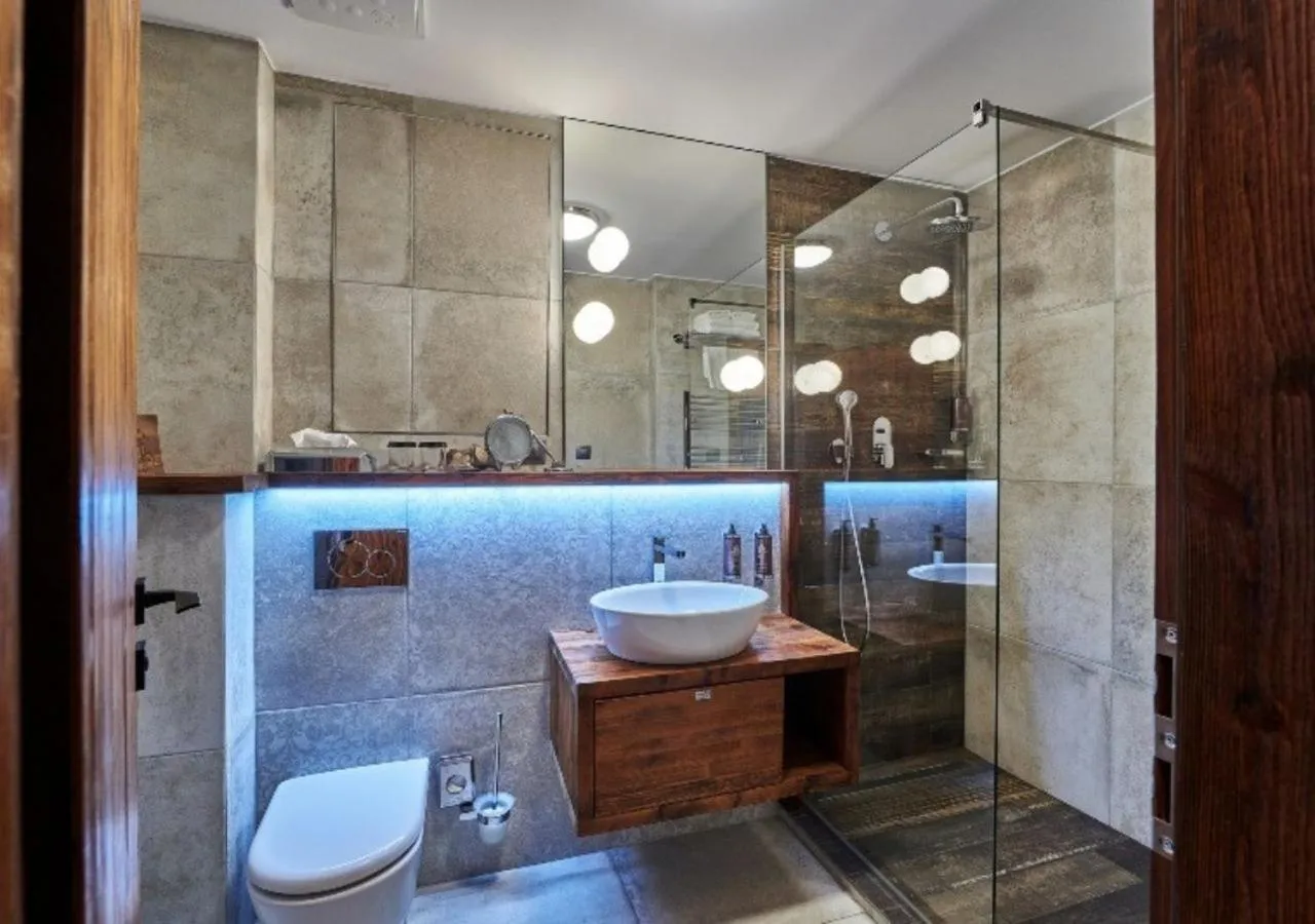 Shower in Hotel Pošta