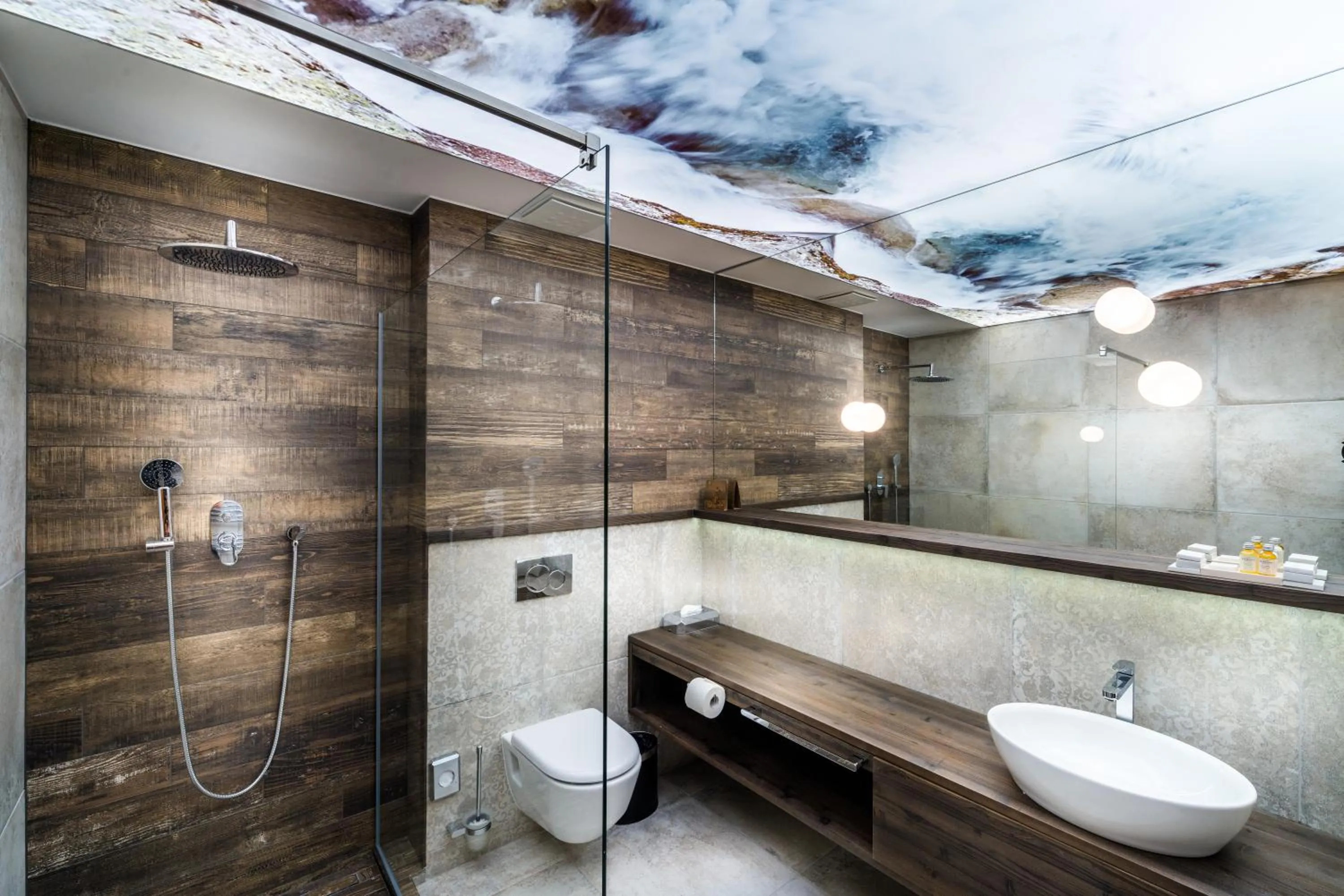 Shower in Hotel Pošta