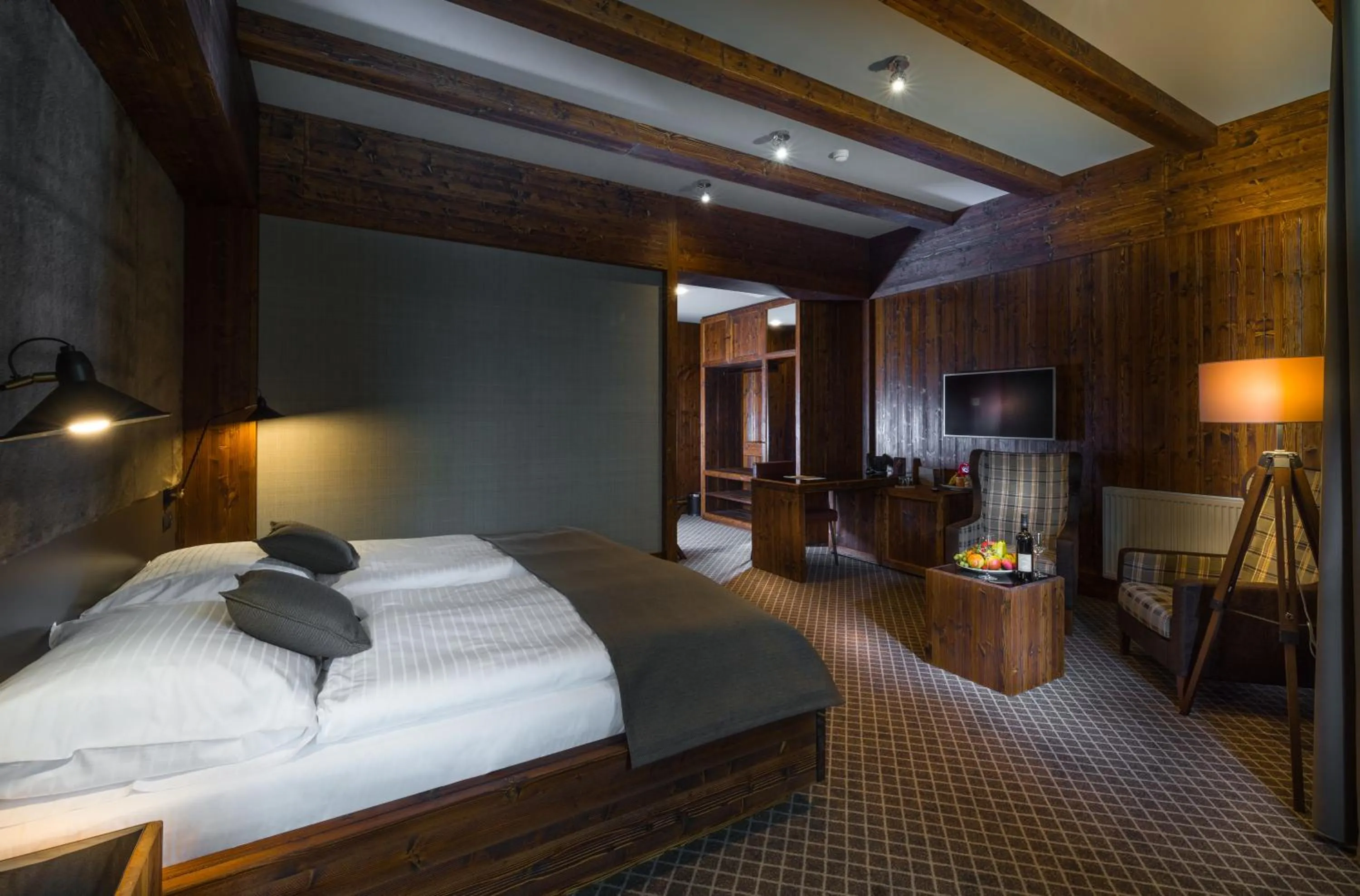 Communal lounge/ TV room, Bed in Hotel Pošta