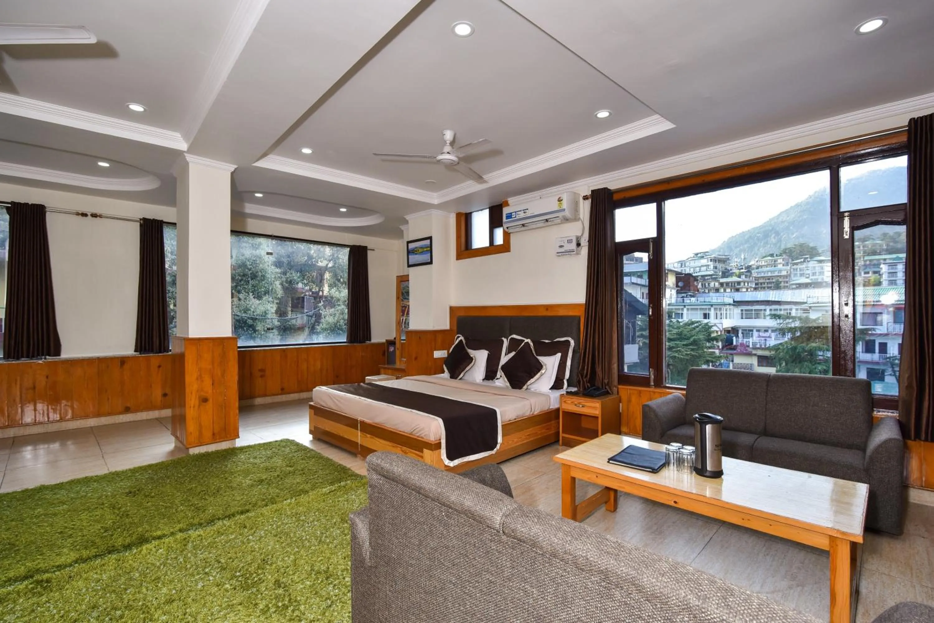 Living room in The Posh Hotel