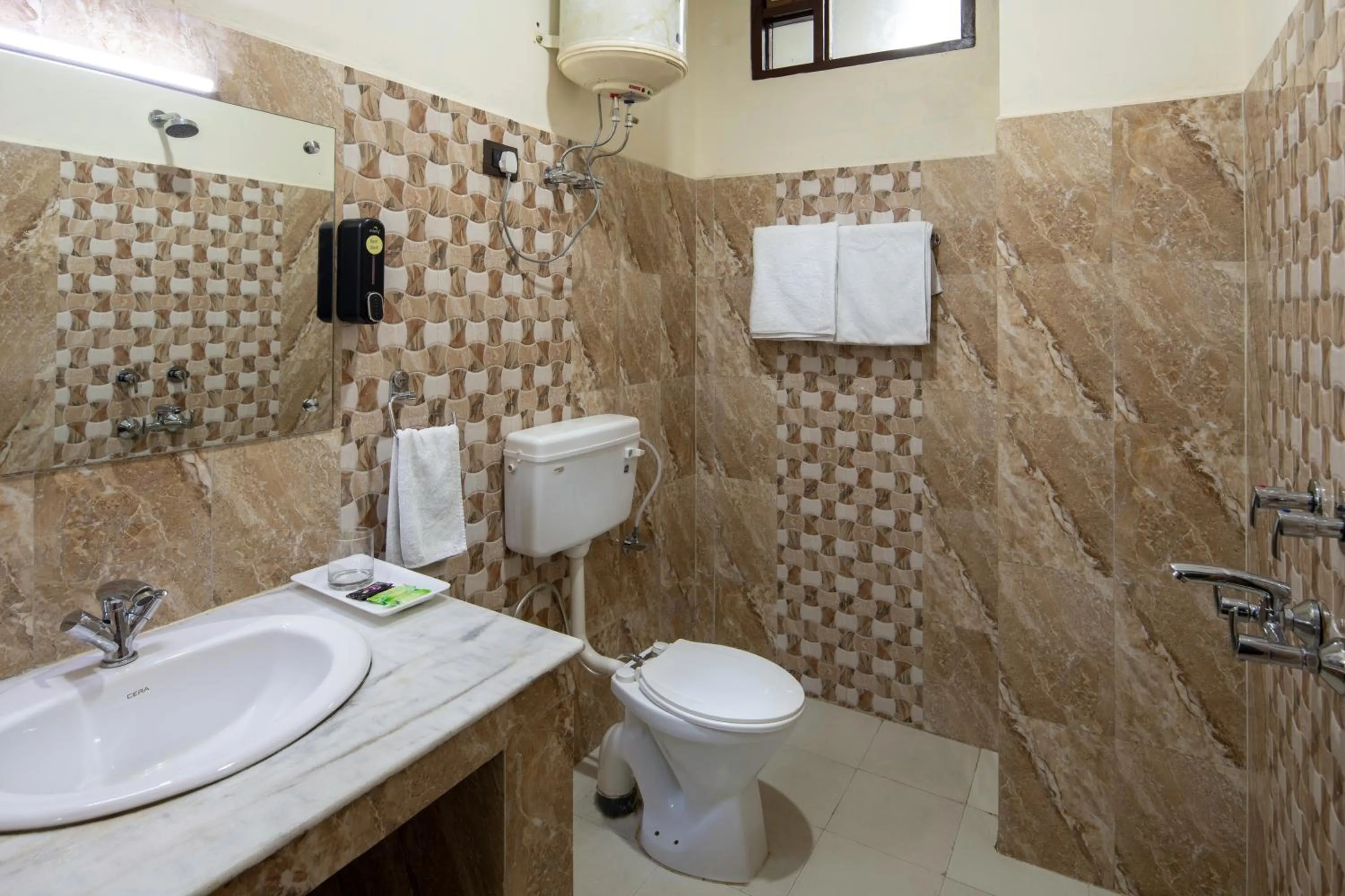 Toilet in The Posh Hotel