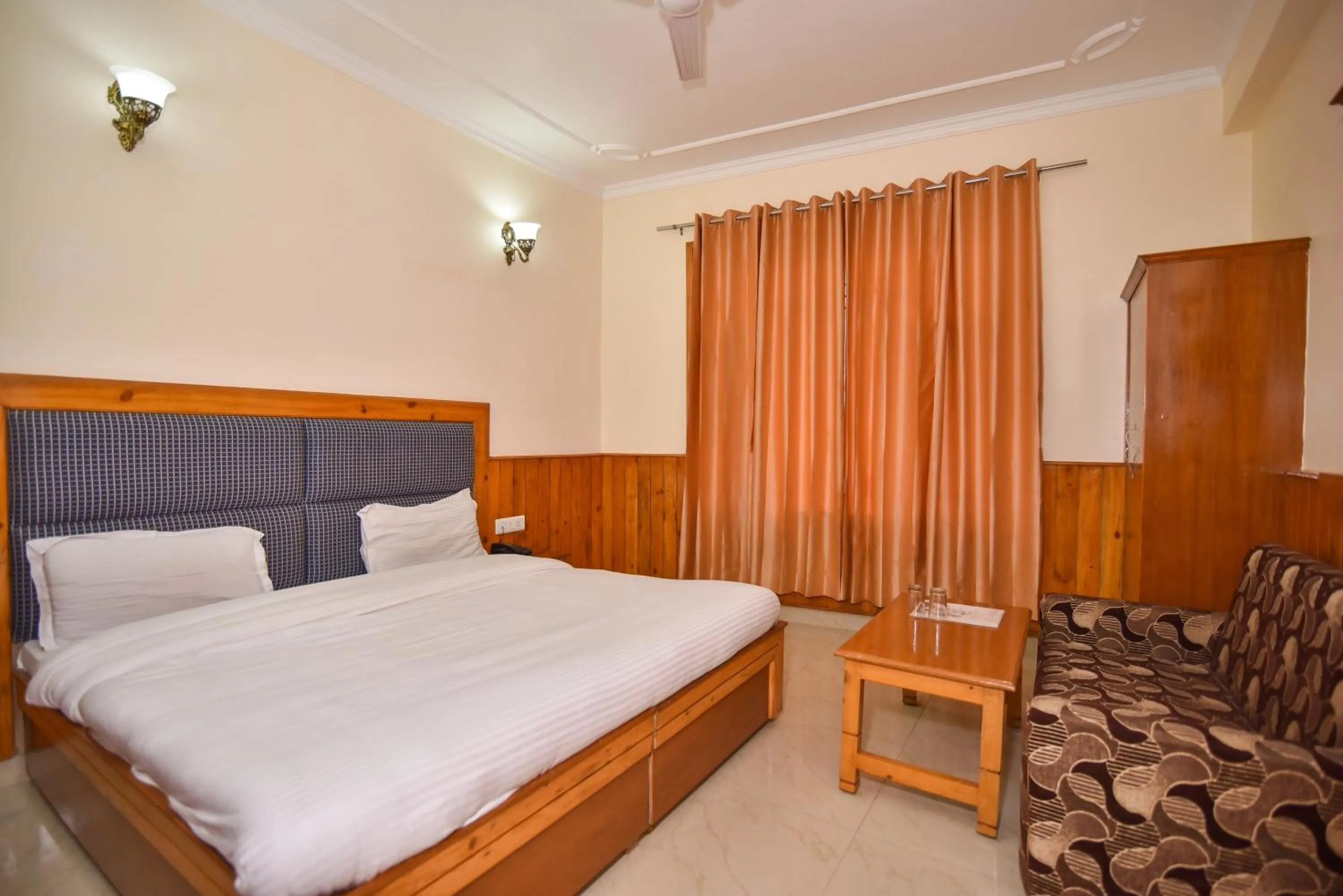 Bed in The Posh Hotel