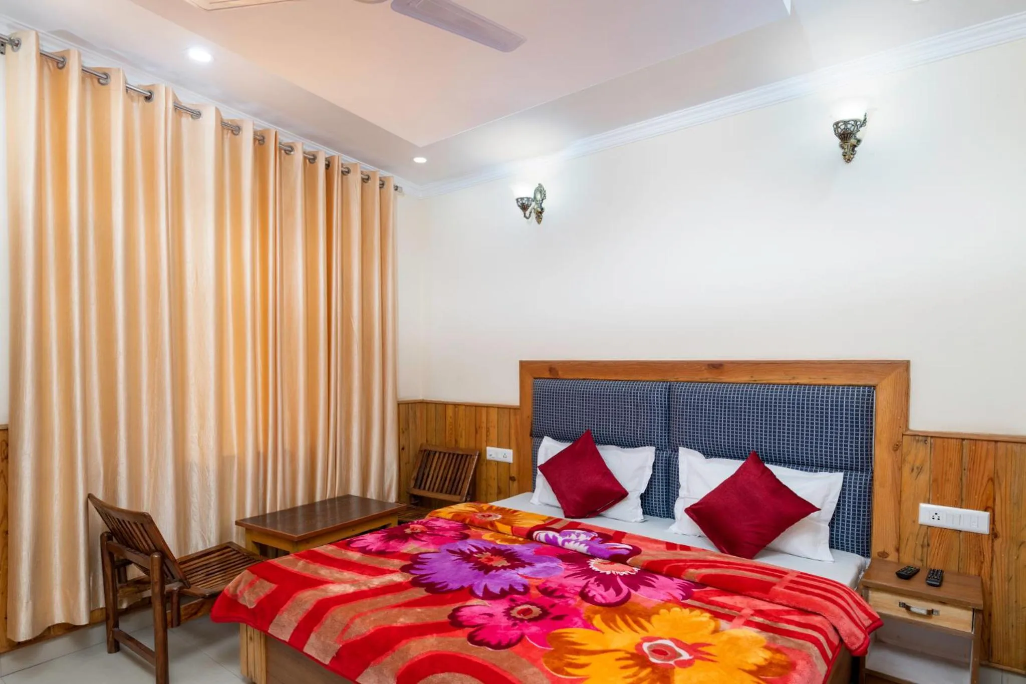 Bedroom, Bed in The Posh Hotel