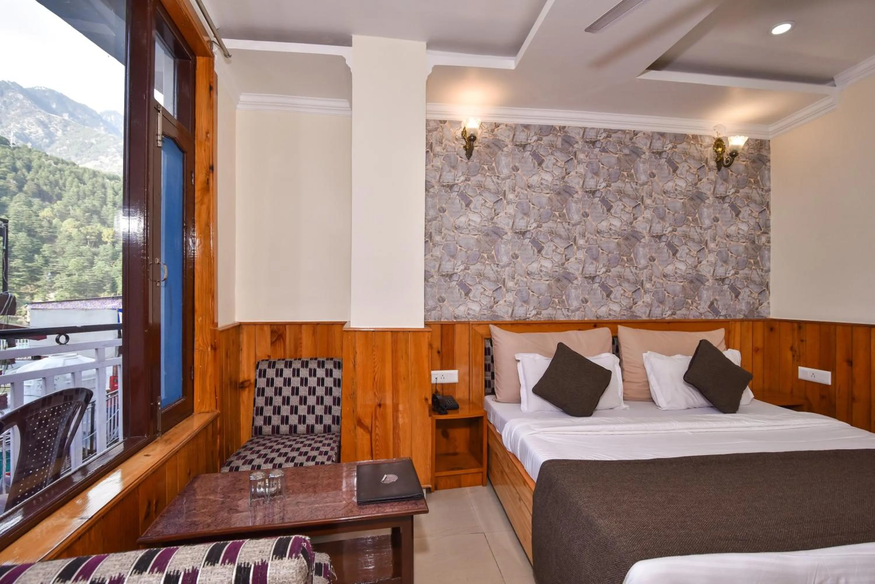 Bed in The Posh Hotel