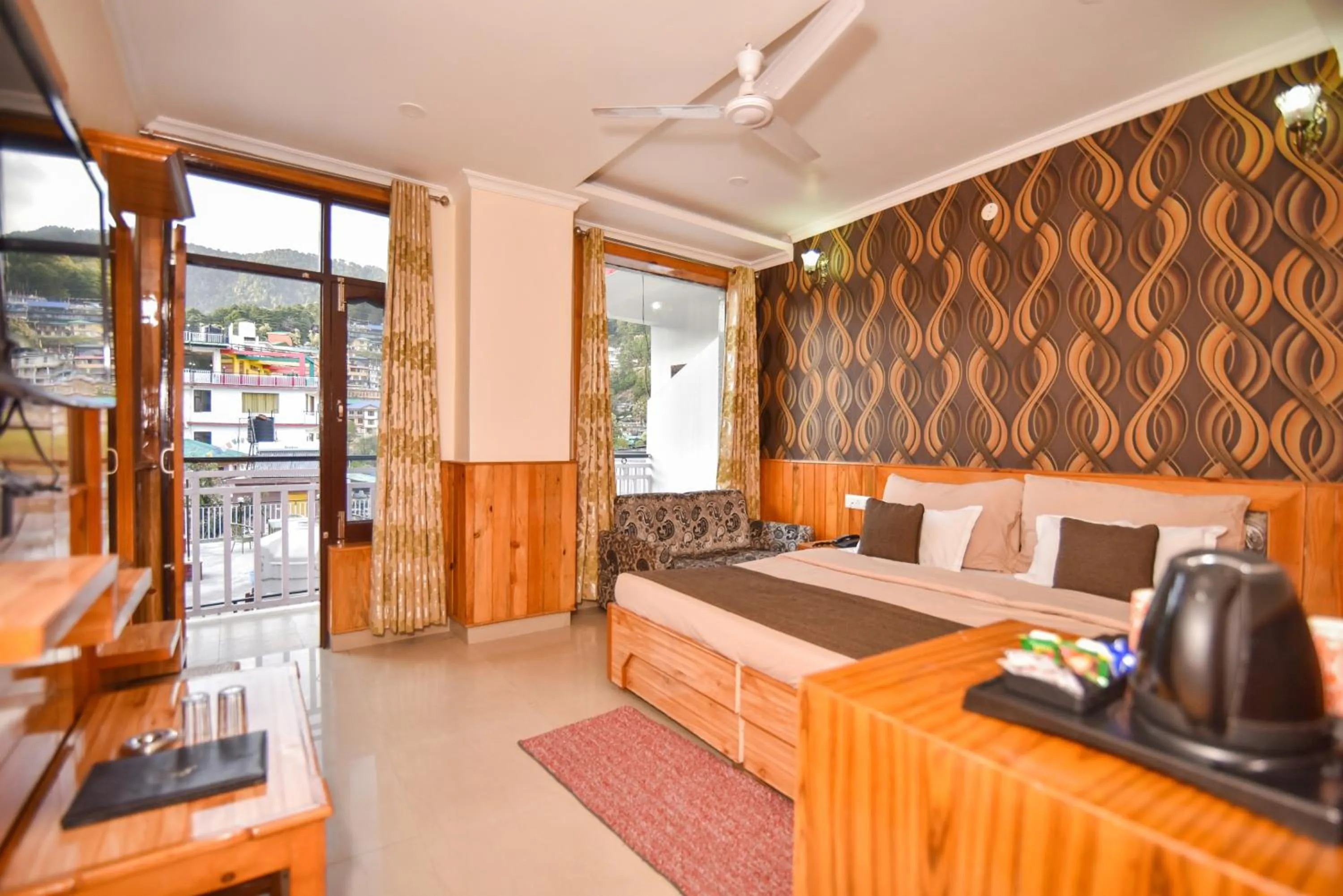 Bedroom, Bed in The Posh Hotel