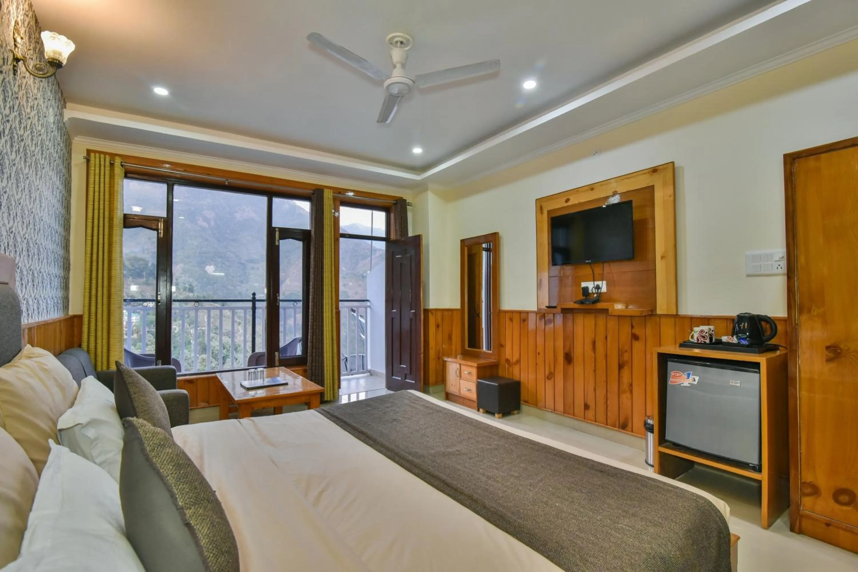 Bedroom, Bed in The Posh Hotel