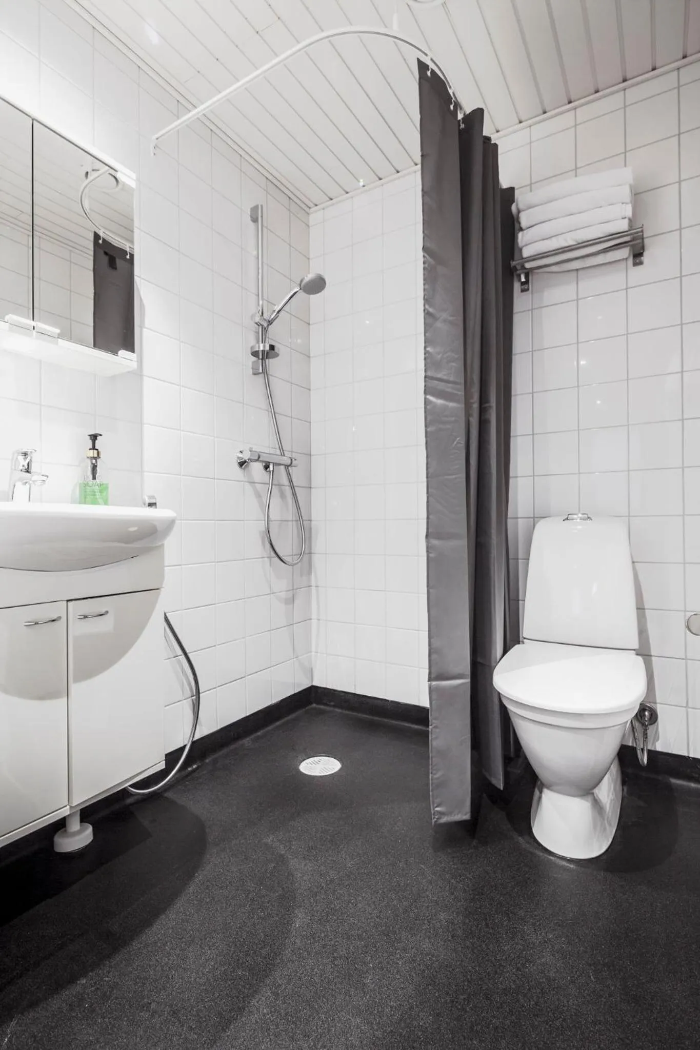 Bathroom in Hostel Café Koti