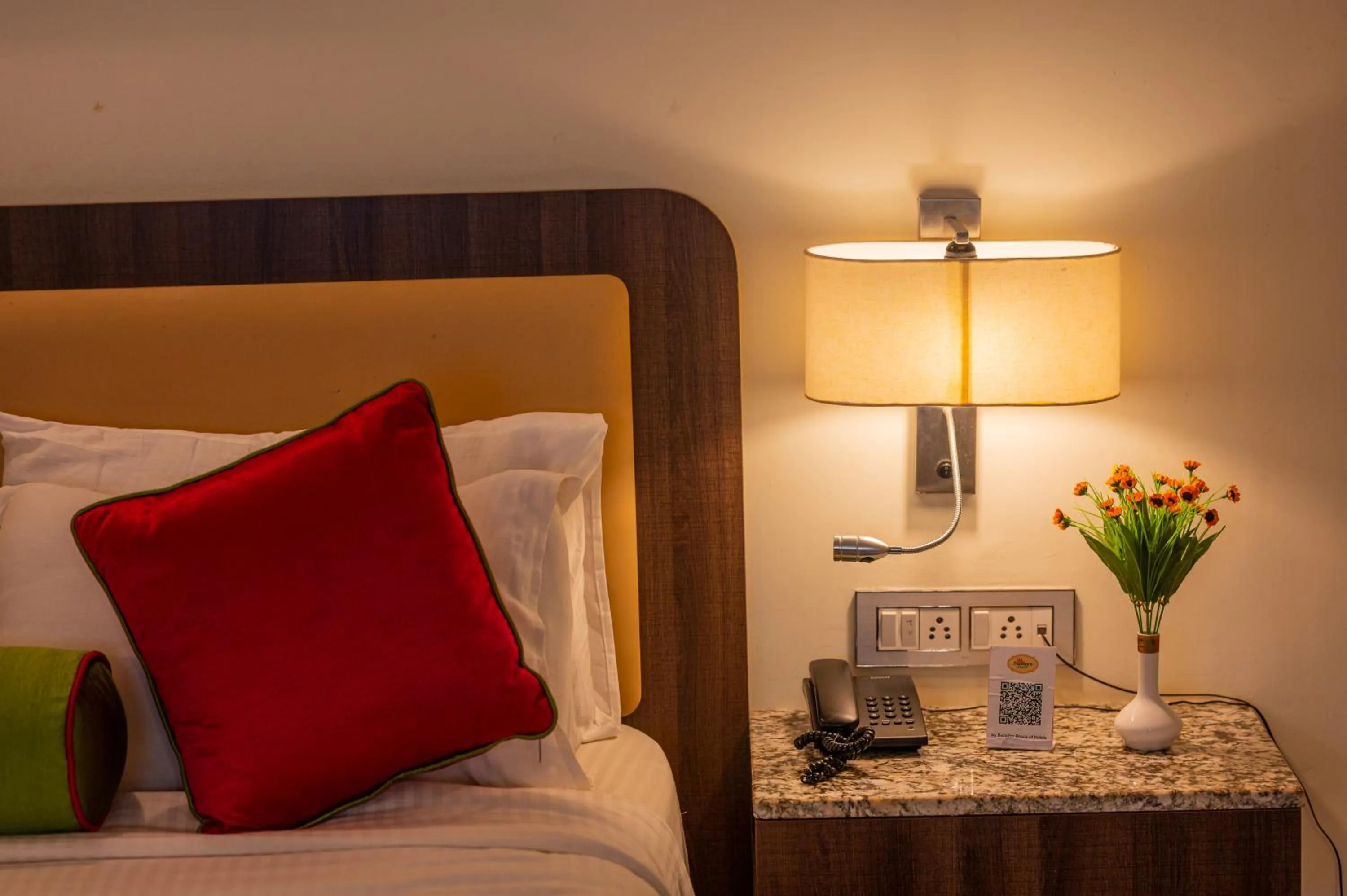 Photo of the whole room, Bed in La Oasis by Meraden ,Goa