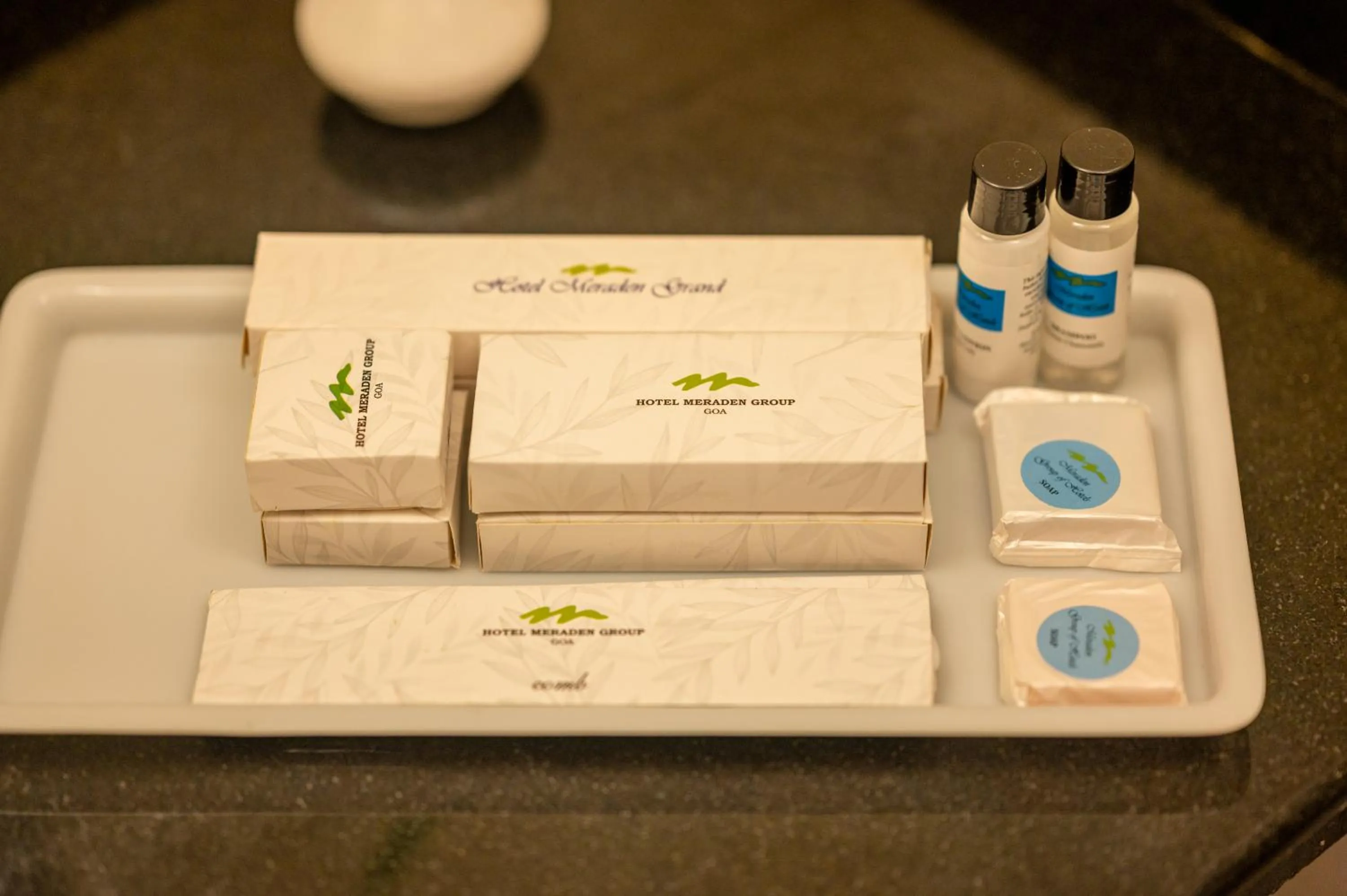 Bathroom in La Oasis by Meraden ,Goa